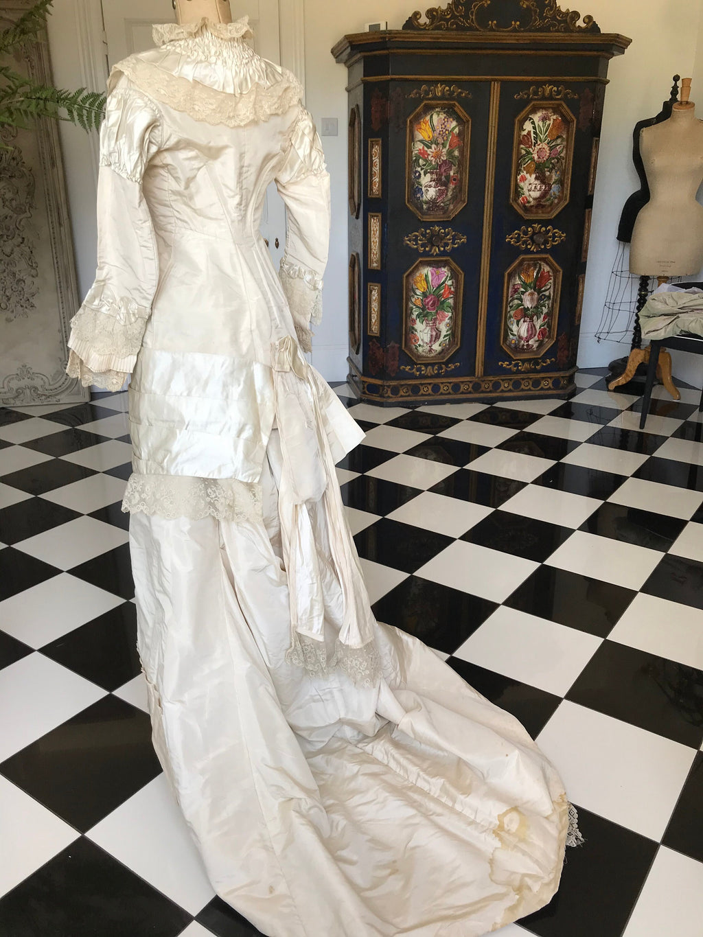 Museum worthy Antique 1880s silk wedding dress  in excellent condition historical costume