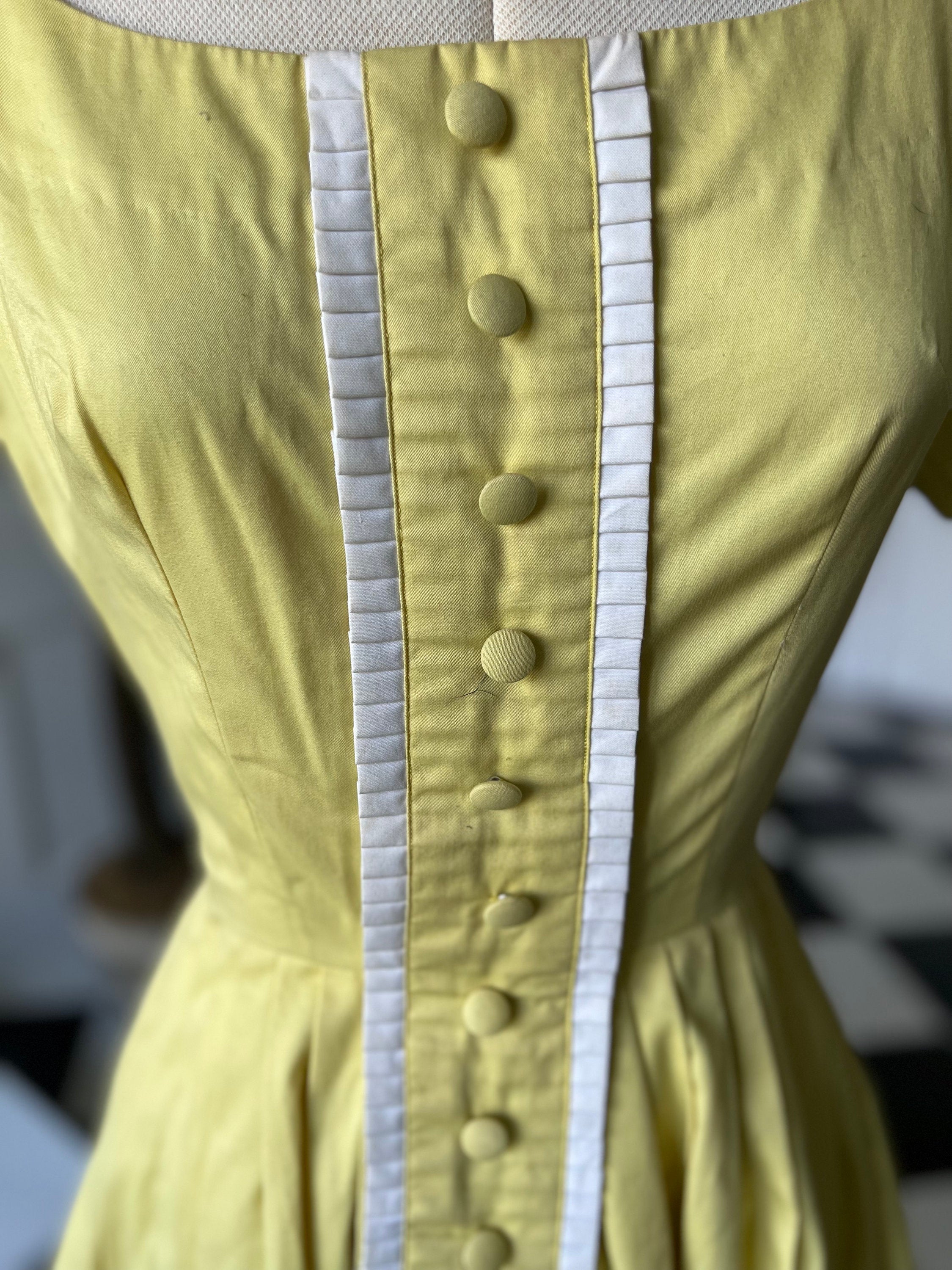 Vintage 1950s pretty summer dress in pale yellow dress