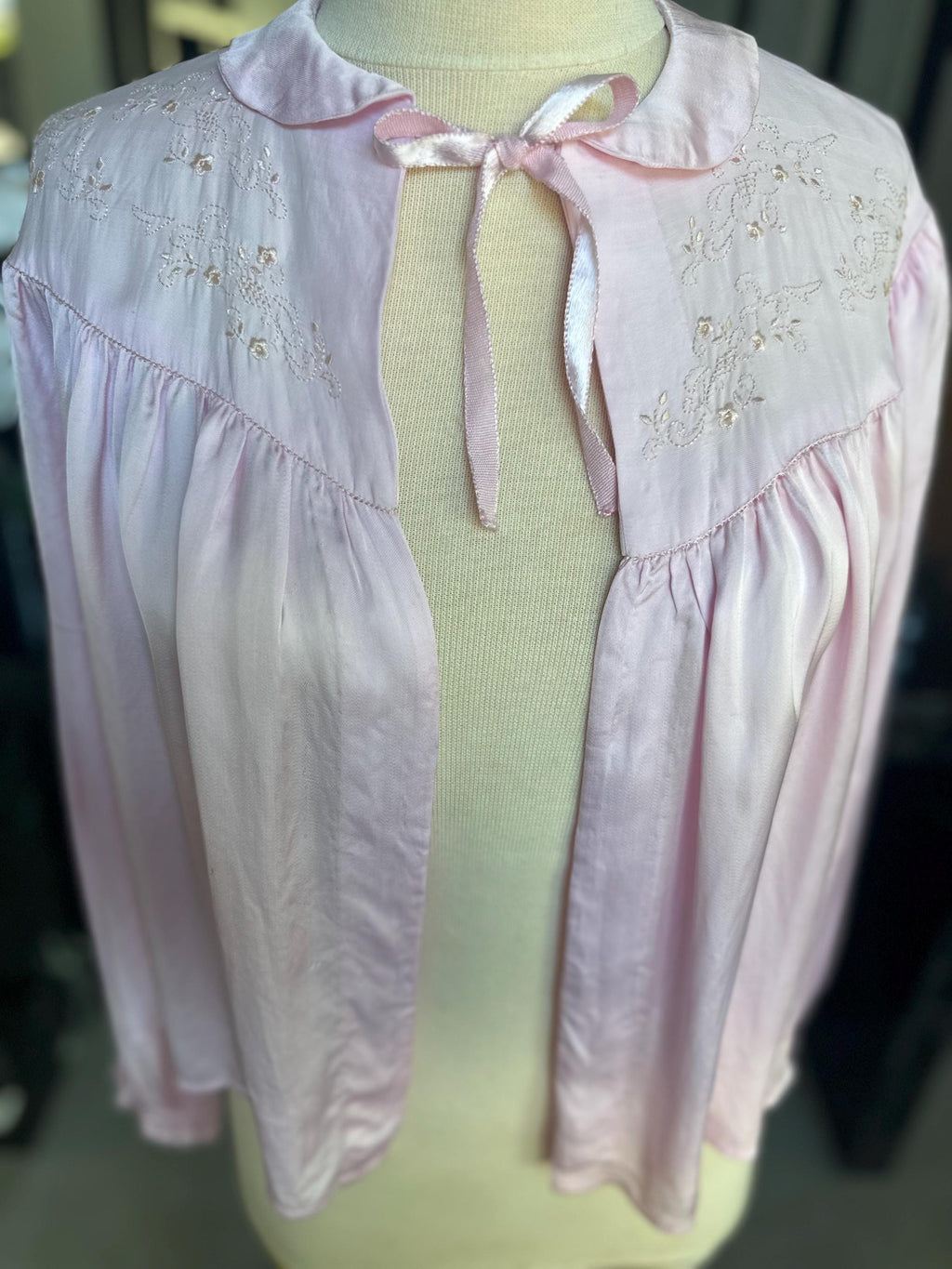 Antique 1940s pink Satin Bed Jacket – Authentic with Lace Trim Boler