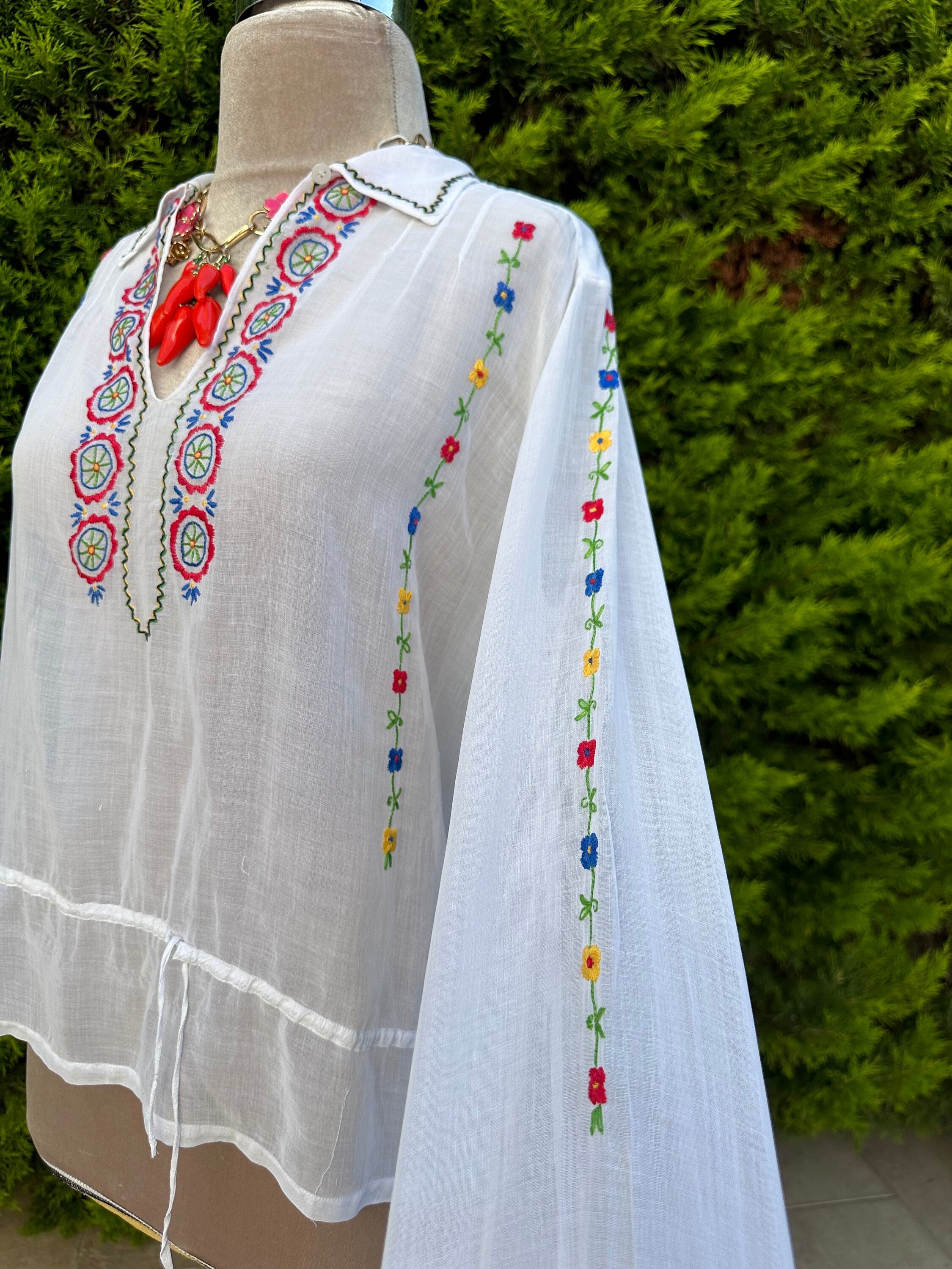 1930s fine white muslin hand embroidered long sleeve blouse