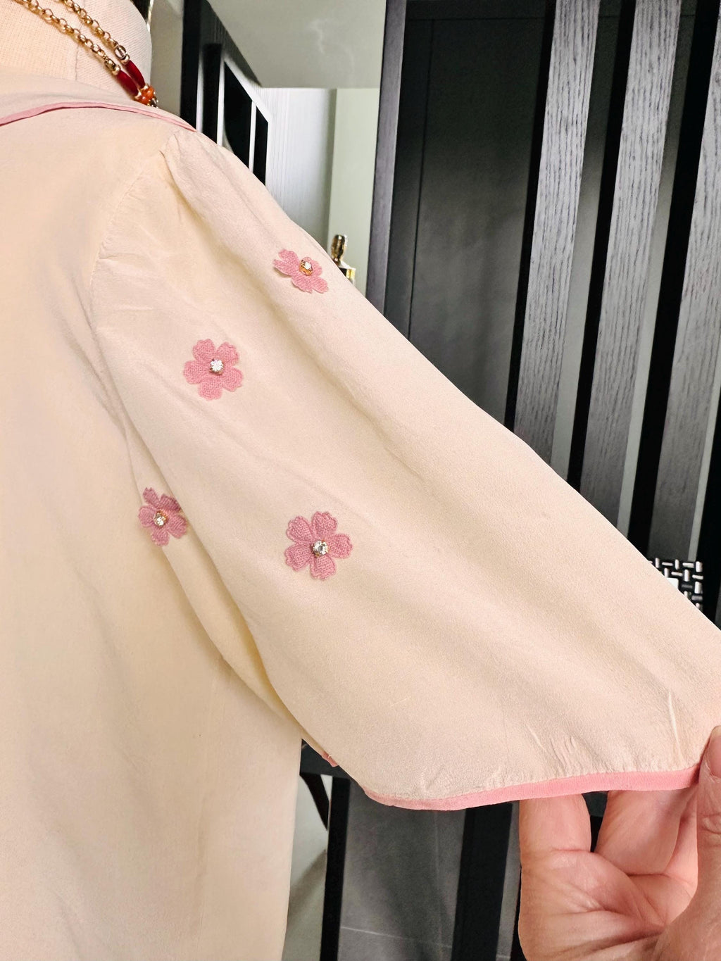 Antique 1930s Silk Bed Jacket – Authentic Art Deco Ruffled Bolero with Floral applique