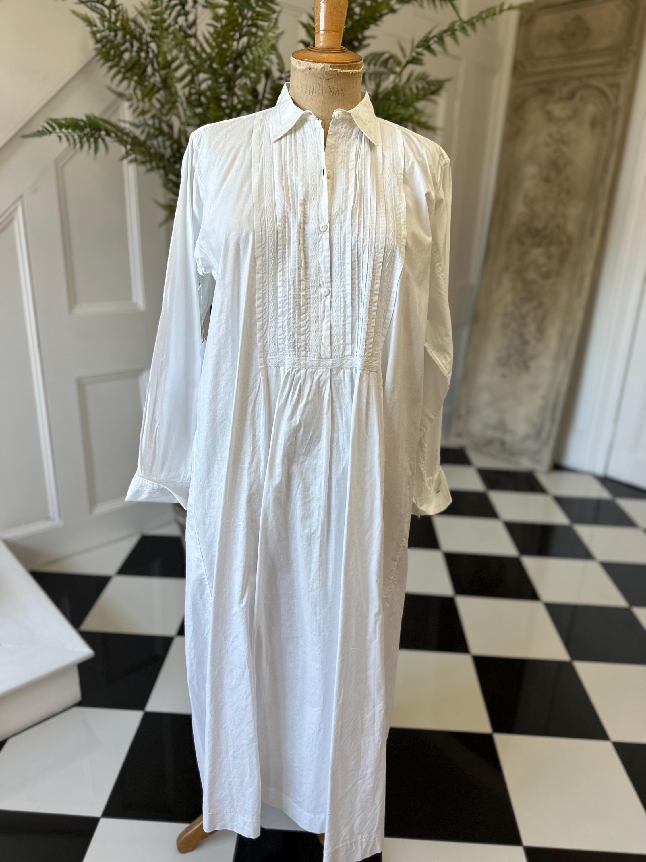 Victorian white long nightgown with long sleeve in smock style