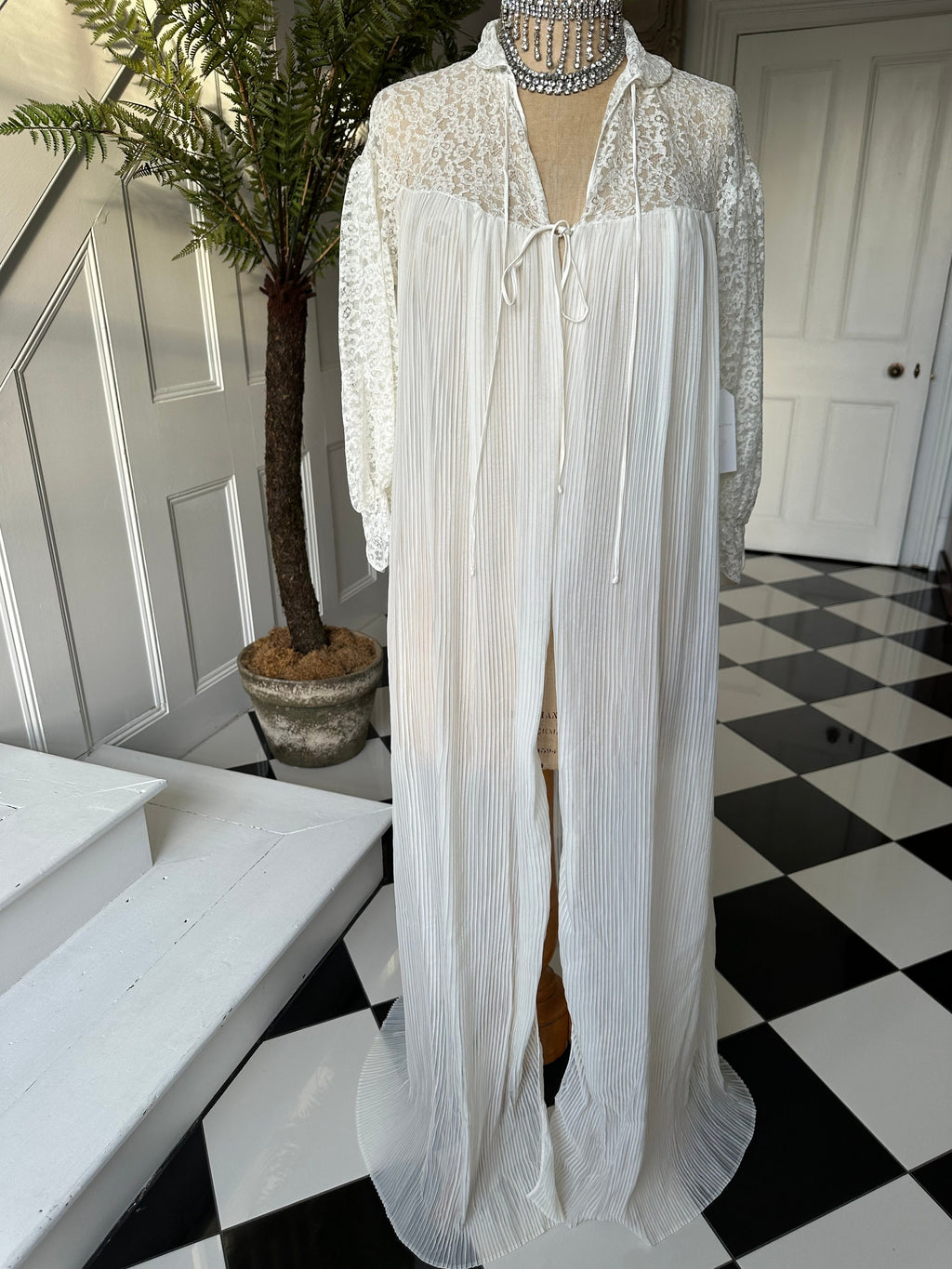 1970 Sheer pleated with lace robe peignoir