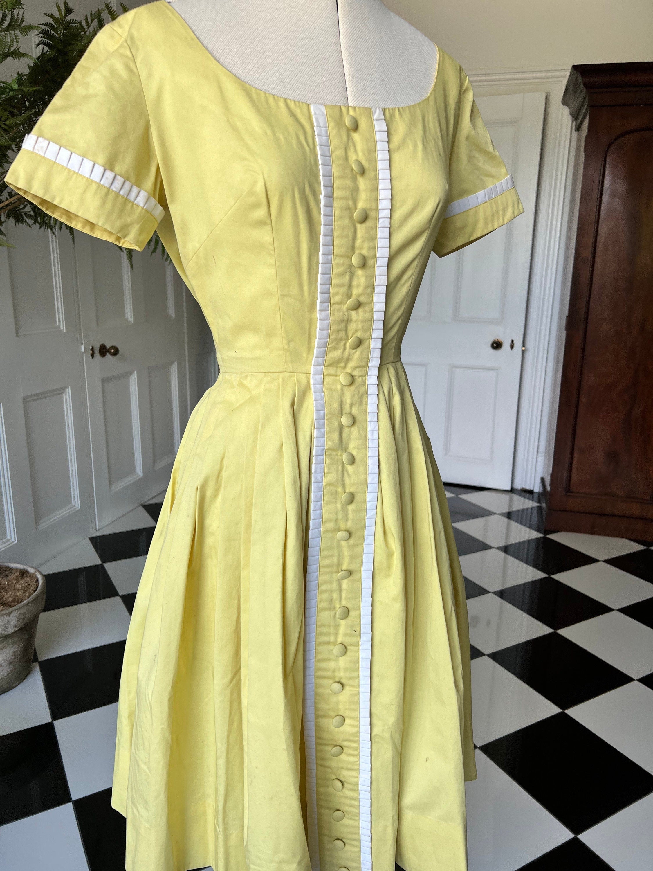 Vintage 1950s pretty summer dress in pale yellow dress