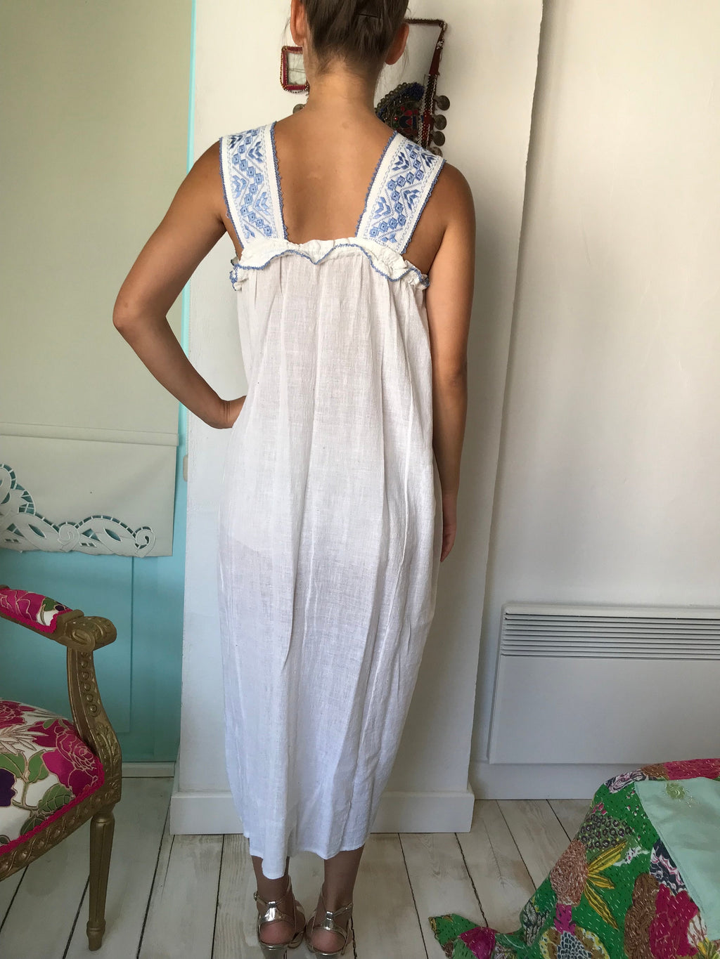Vintage 1940s dress in hand loomed cotton with hand embroidery smock summer