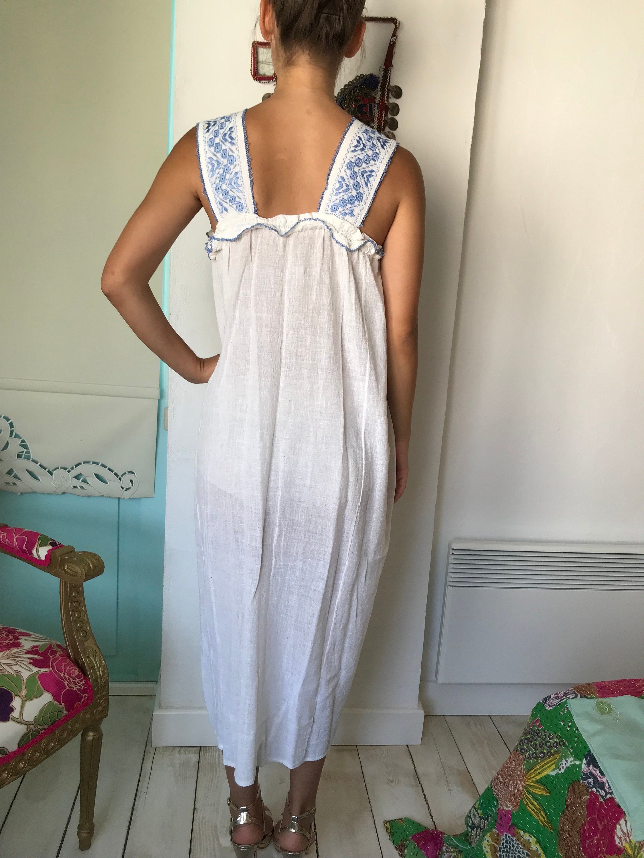 Vintage 1940s dress in hand loomed cotton with hand embroidery smock summer