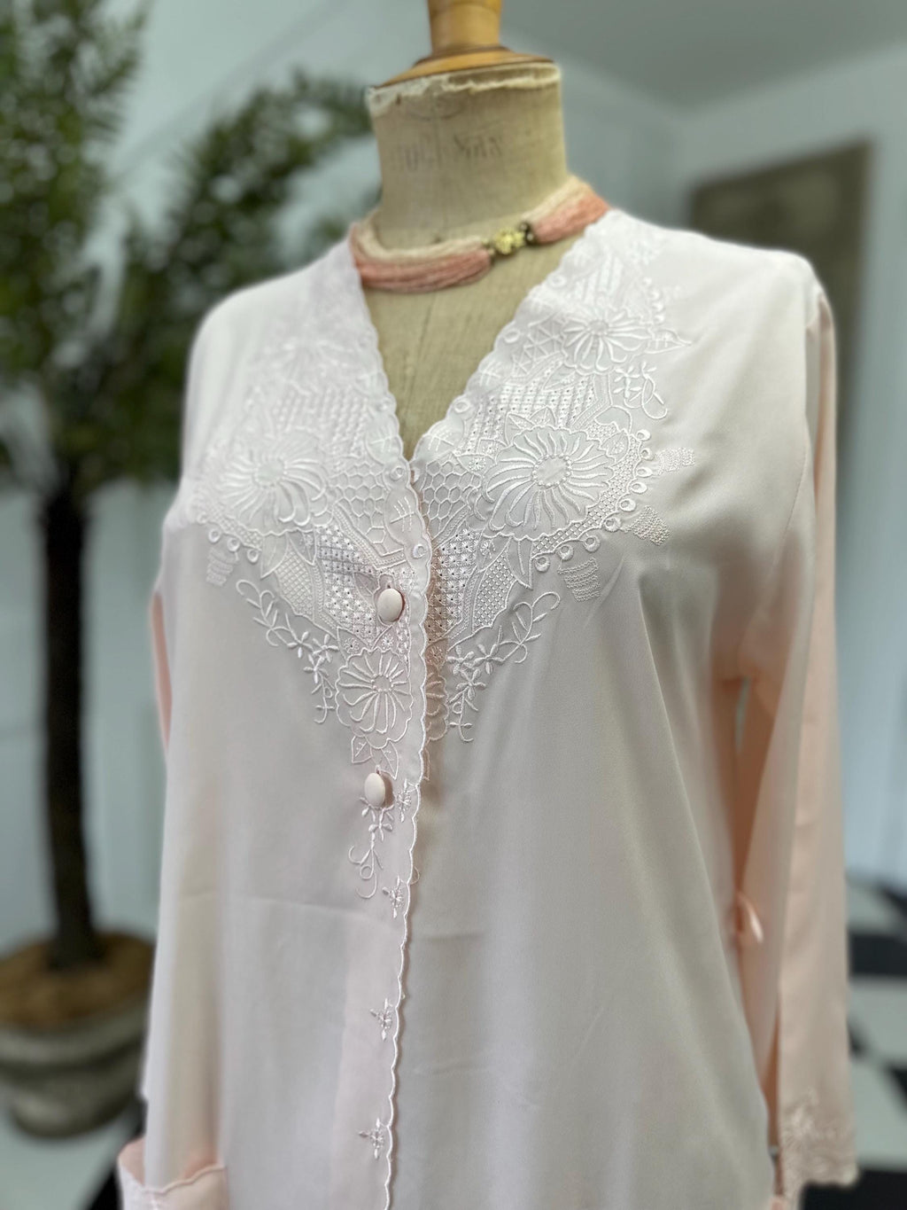 Vintage 1970s Light Peach Dressing Gown Embroidered Elegance