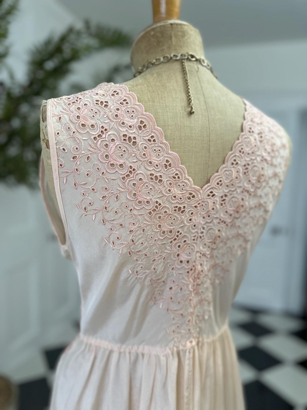 1940s 1950s Vintage romantic peach silky embroidery long slip
