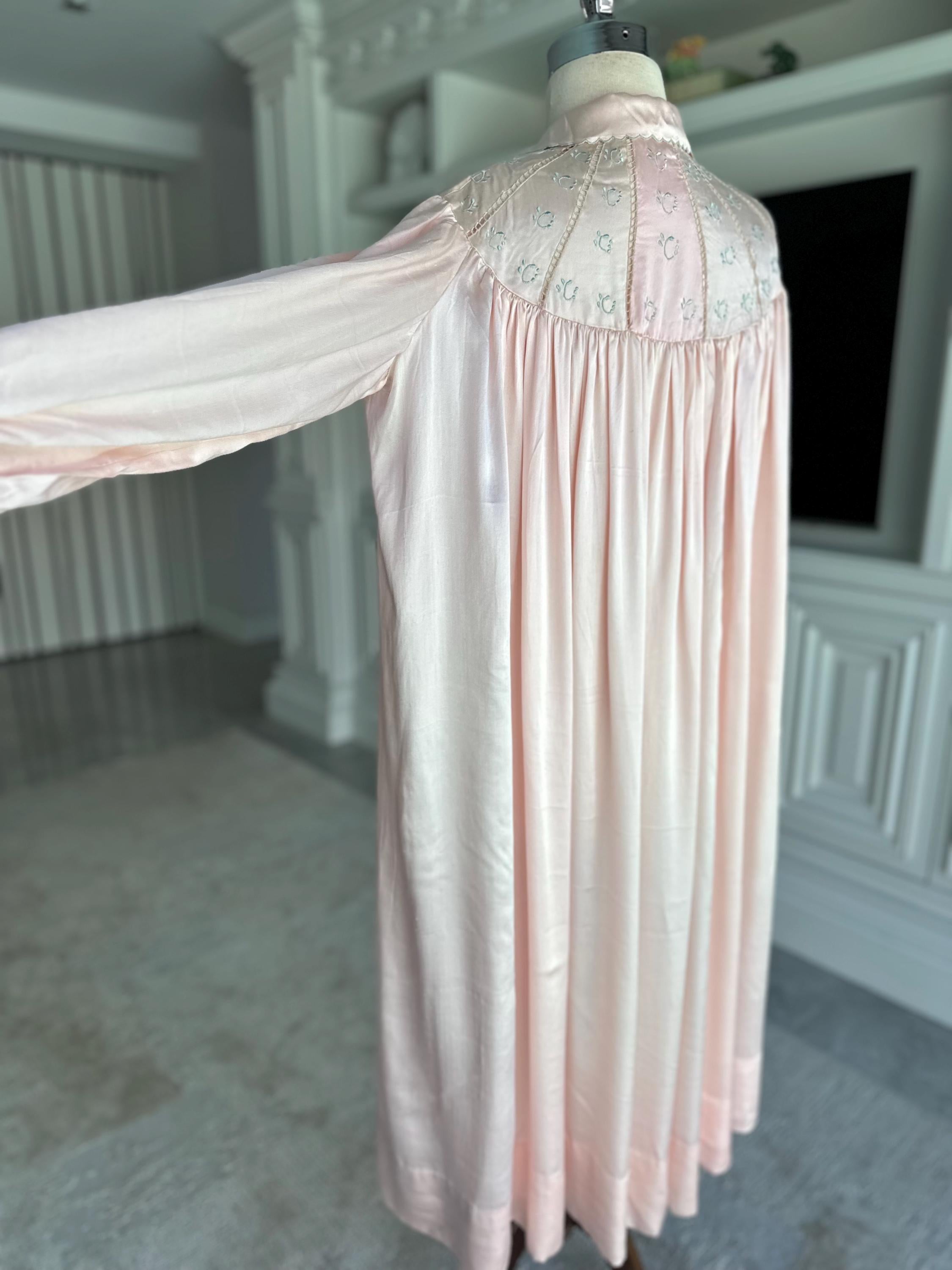 1940s Pink silk robe dressing gown