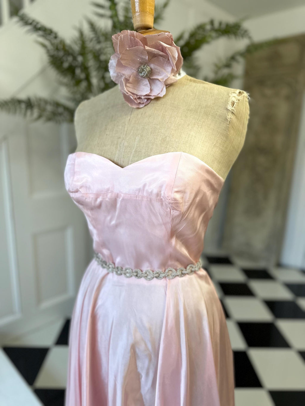Vintage 1940s pink silk taffeta strapless dress