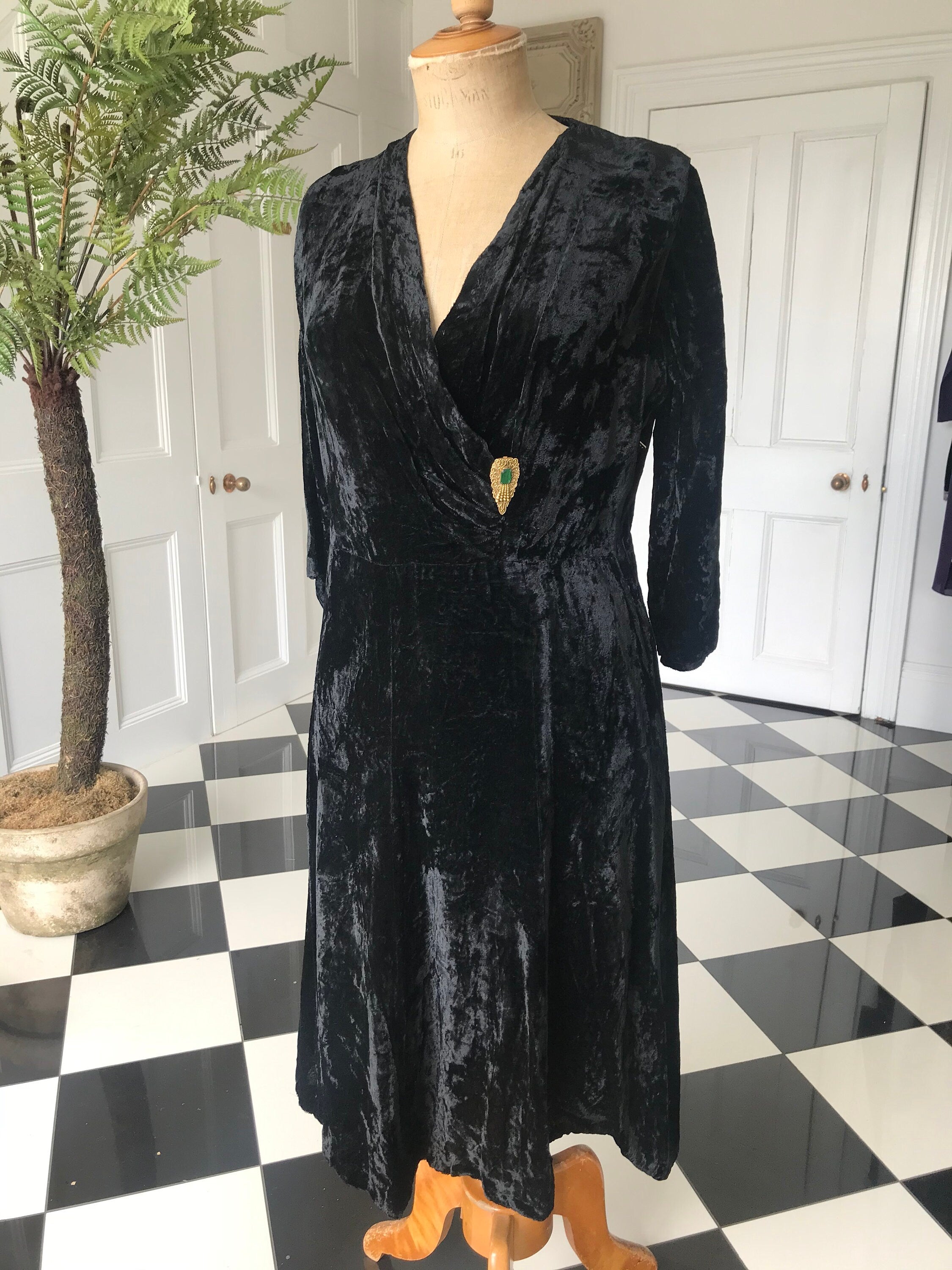 1930 1940s Black velvet dress with gold dress clip