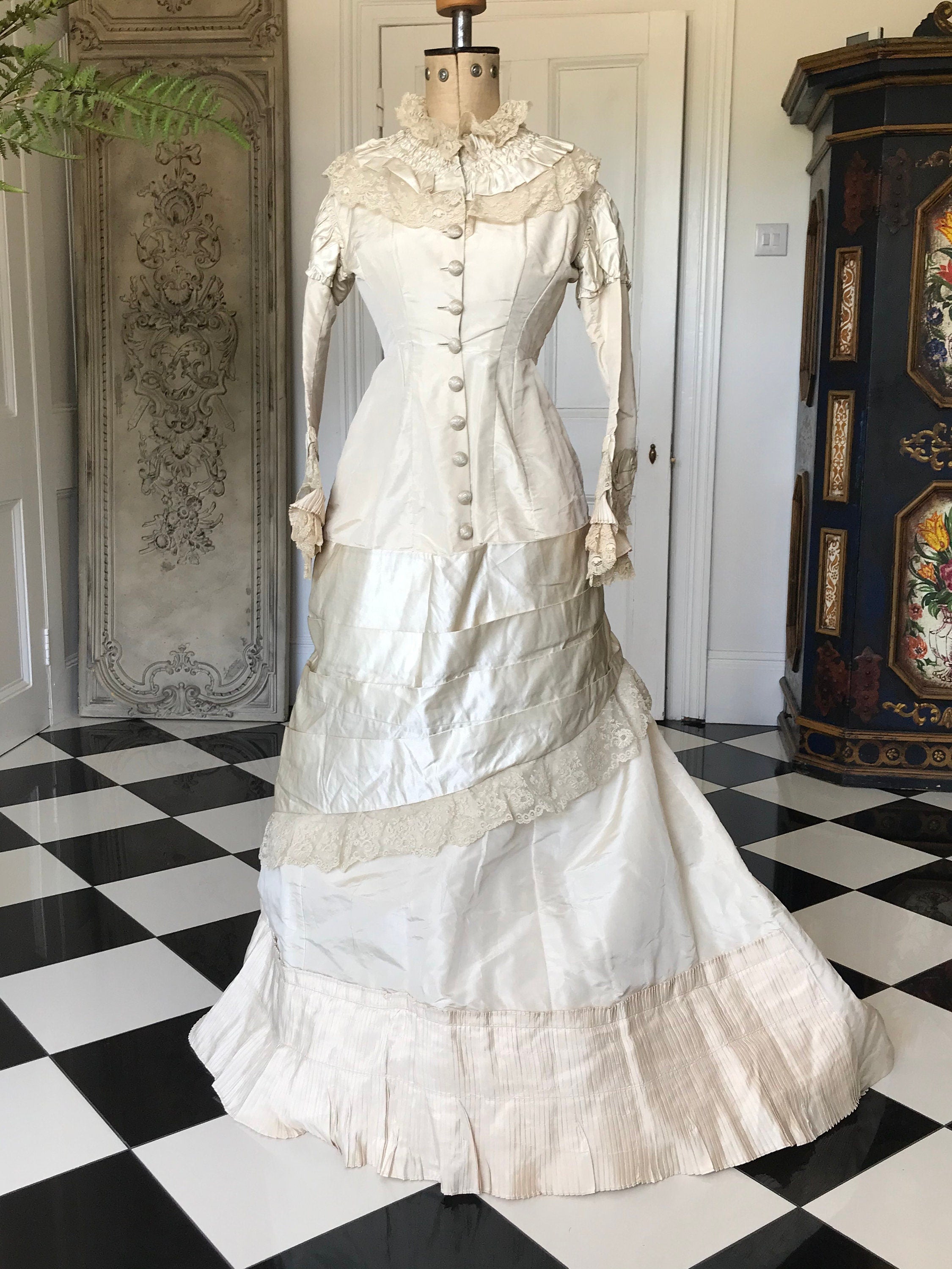 Museum worthy Antique 1880s silk wedding dress  in excellent condition historical costume