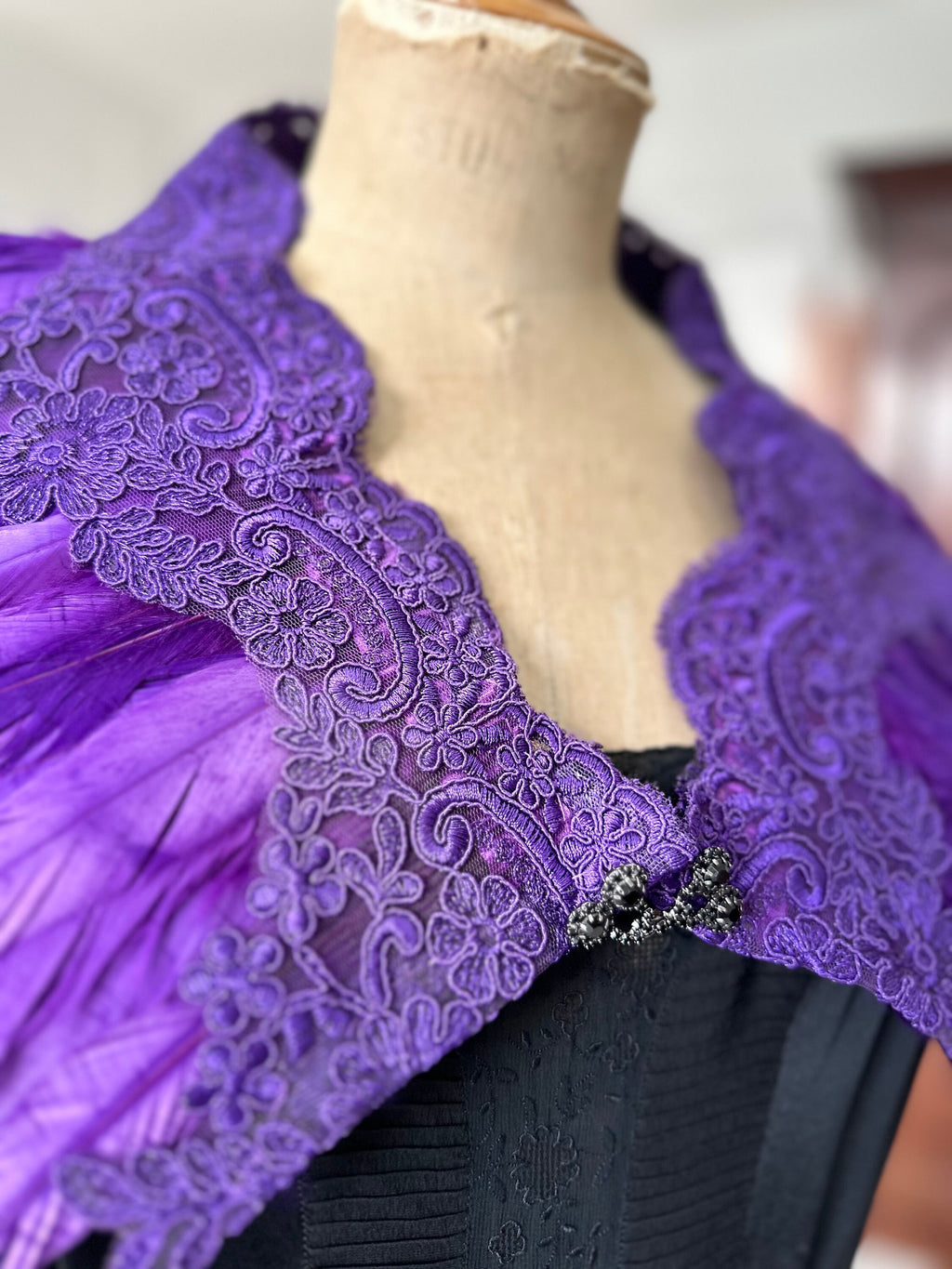 1920s 1930s Vintage style purple feather cape shawl with lace trimming details