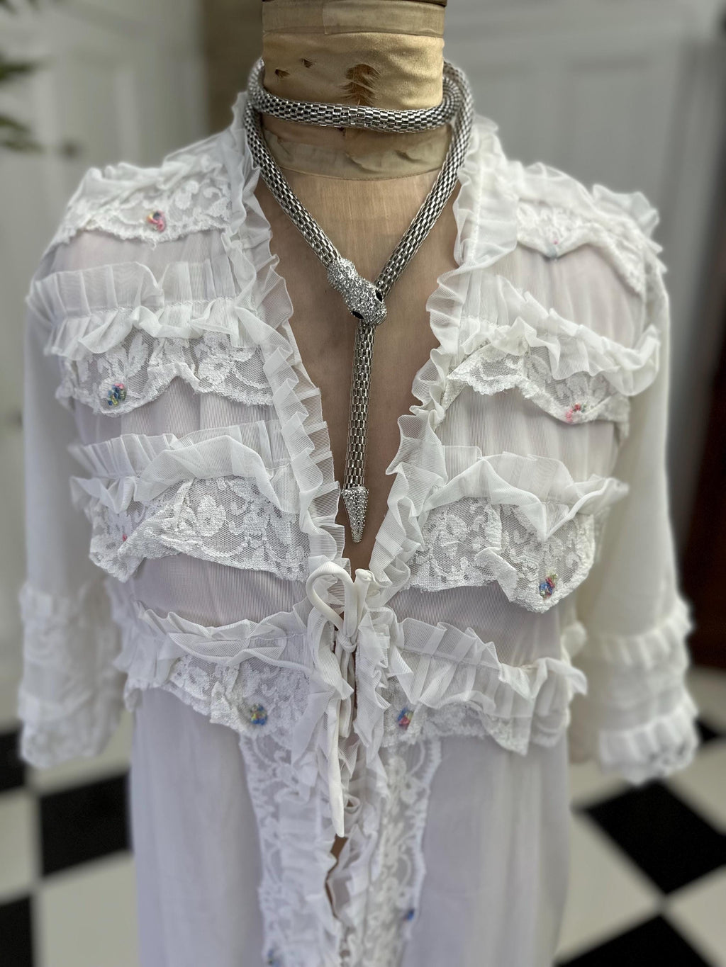 Vintage 1970s White Peignoir with Lace Ruffle and Floral Details