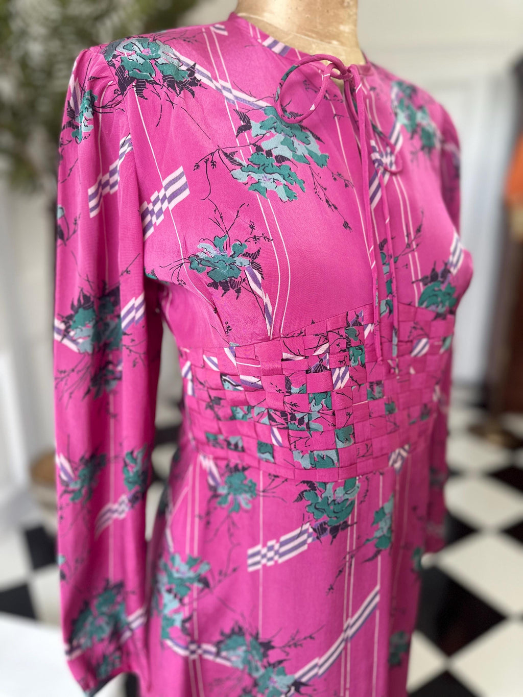 1970s vintage pink floral silk dress