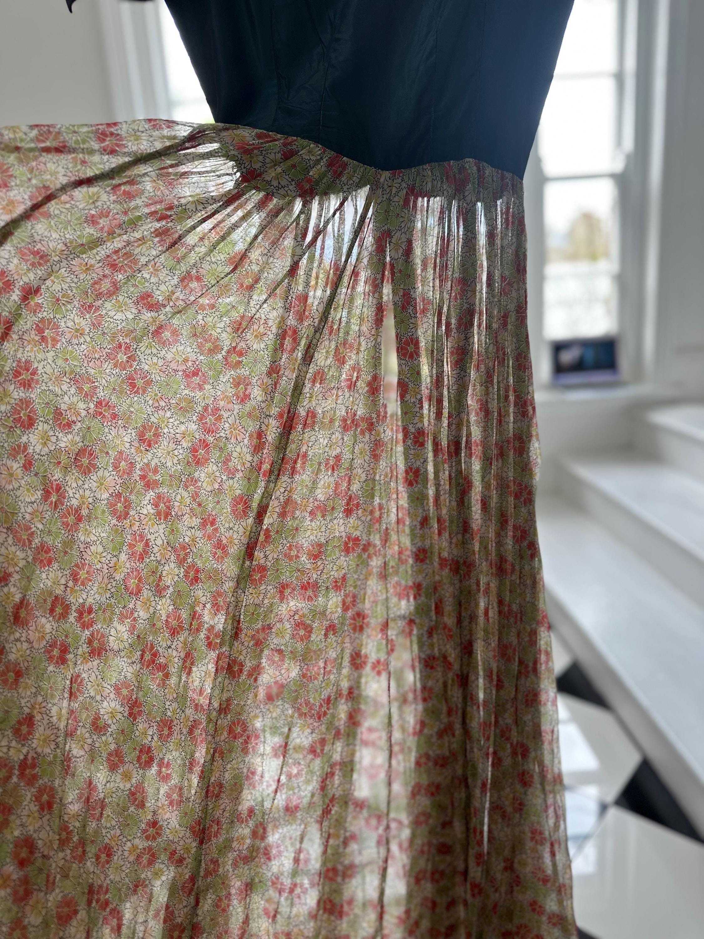 Vintage 1930s 1940s organdie and silk taffeta  ball gown with sequin details