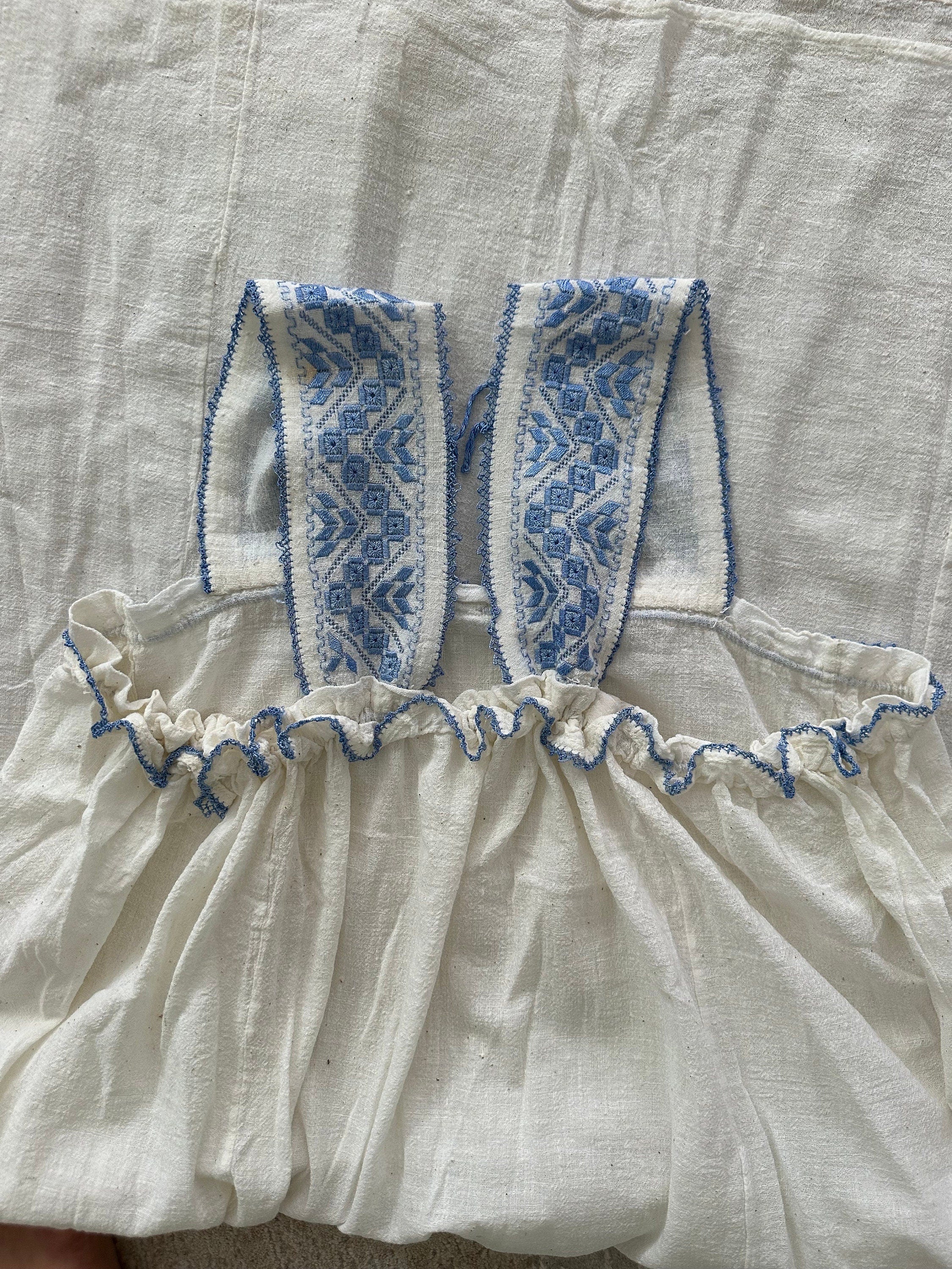 Vintage 1940s dress in hand loomed cotton with hand embroidery smock summer