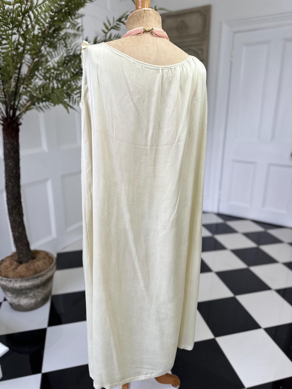 1940s Pale Green Smock Silk Dress with Hand Embroidery