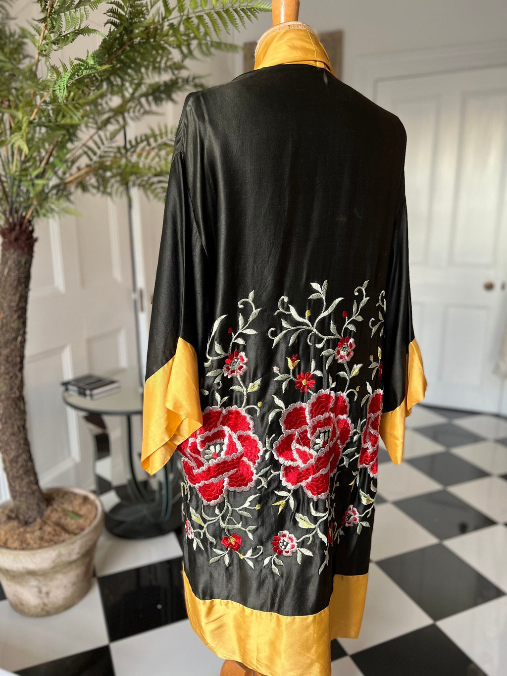 vintage 1930 40s satin kimono with floral embroidery