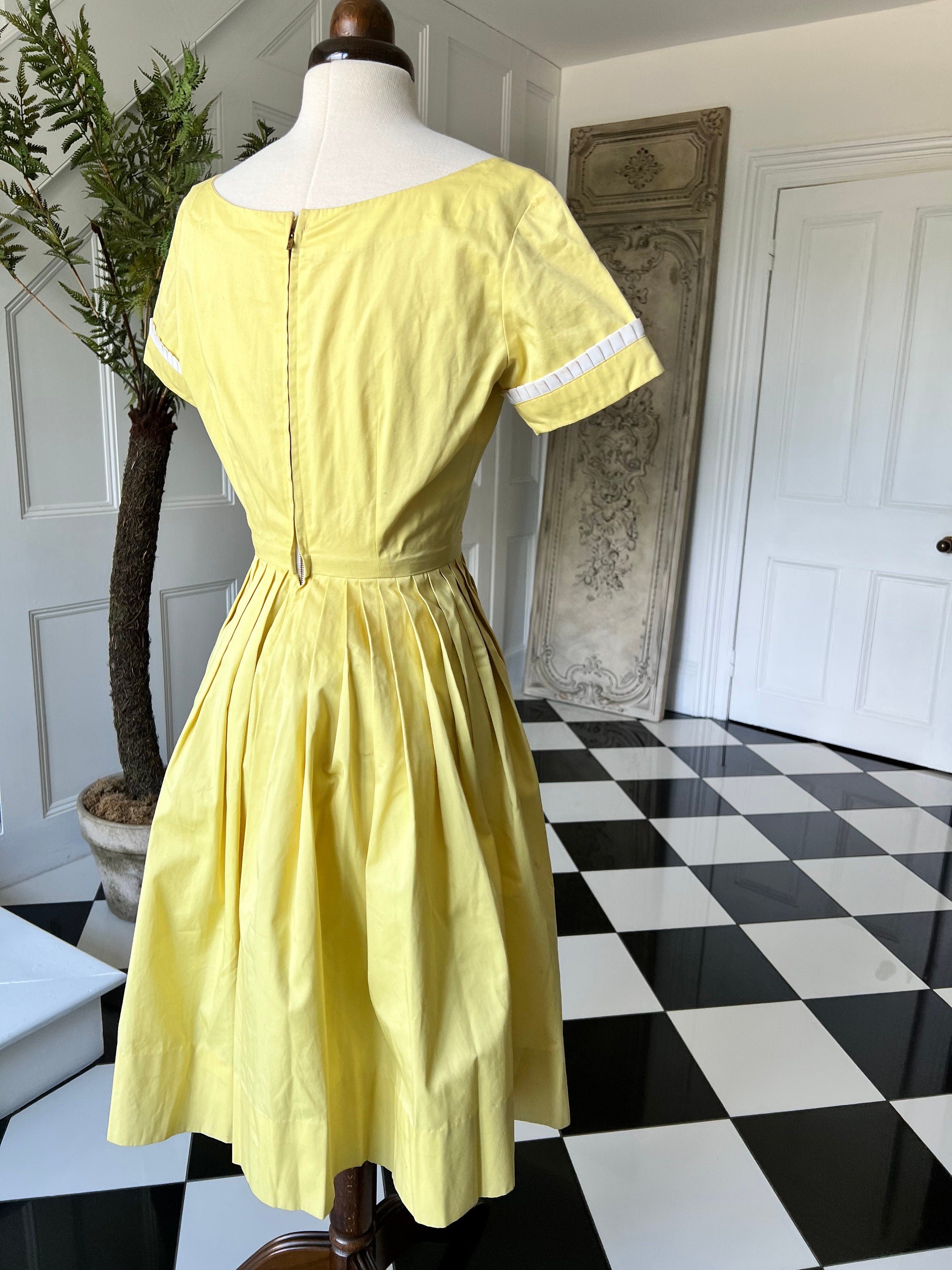 Vintage 1950s pretty summer dress in pale yellow dress