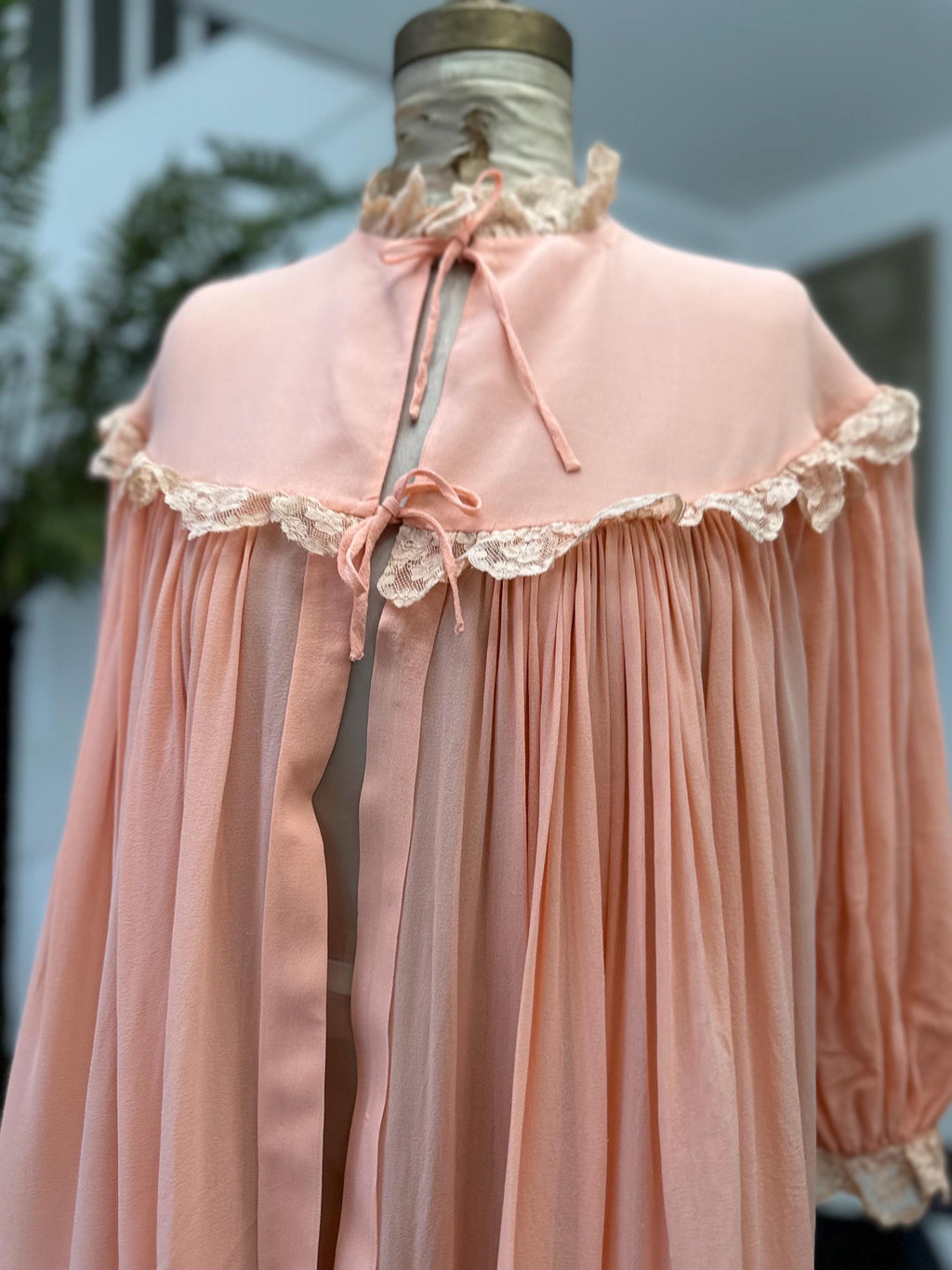 1940s Peach Silk Crepe Lace Robe – Smock Style Dressing Gown, Hollywood Glamour Lingerie