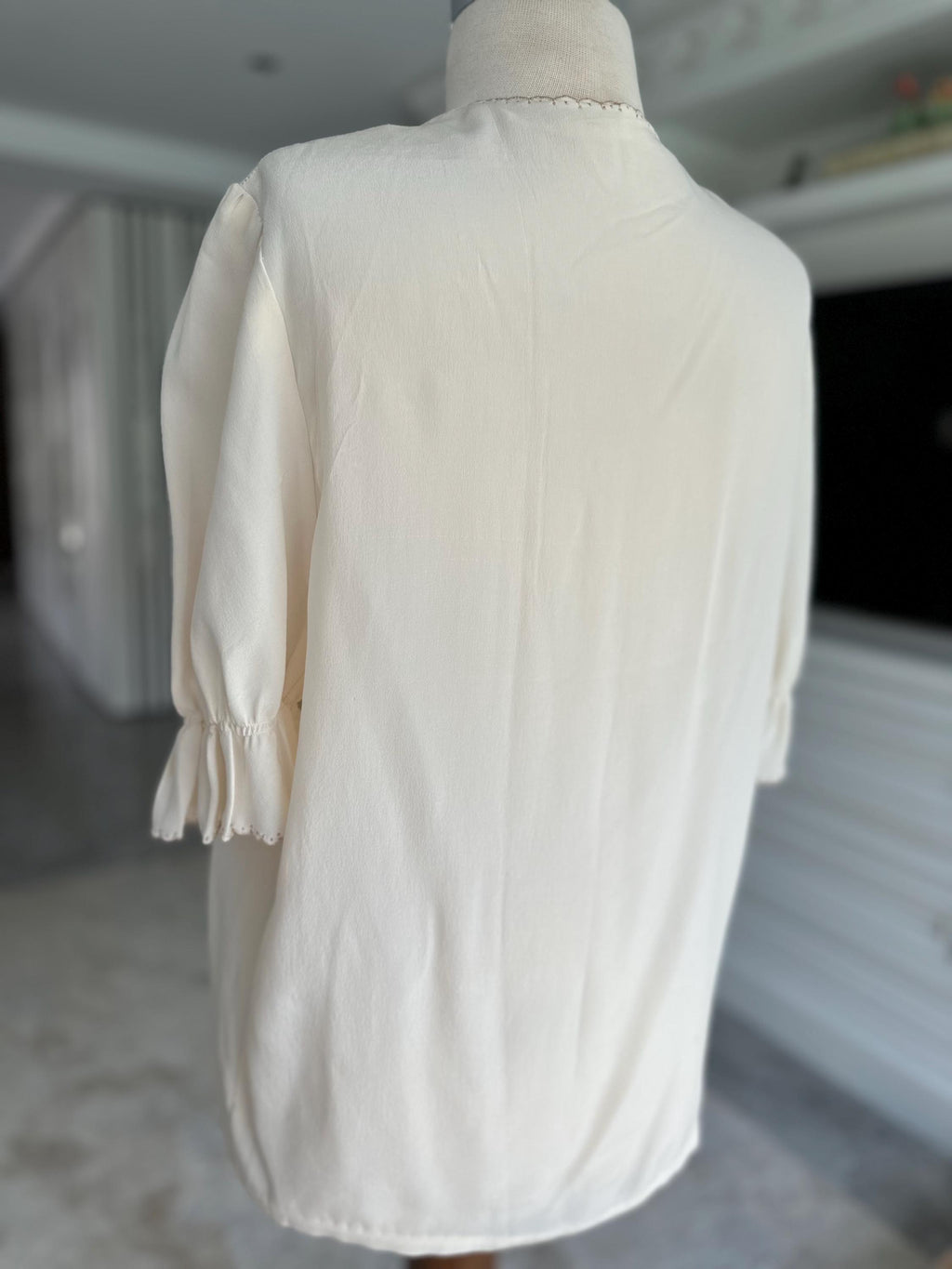 1940s Cream short sleeve bed jacket with hand embroidery