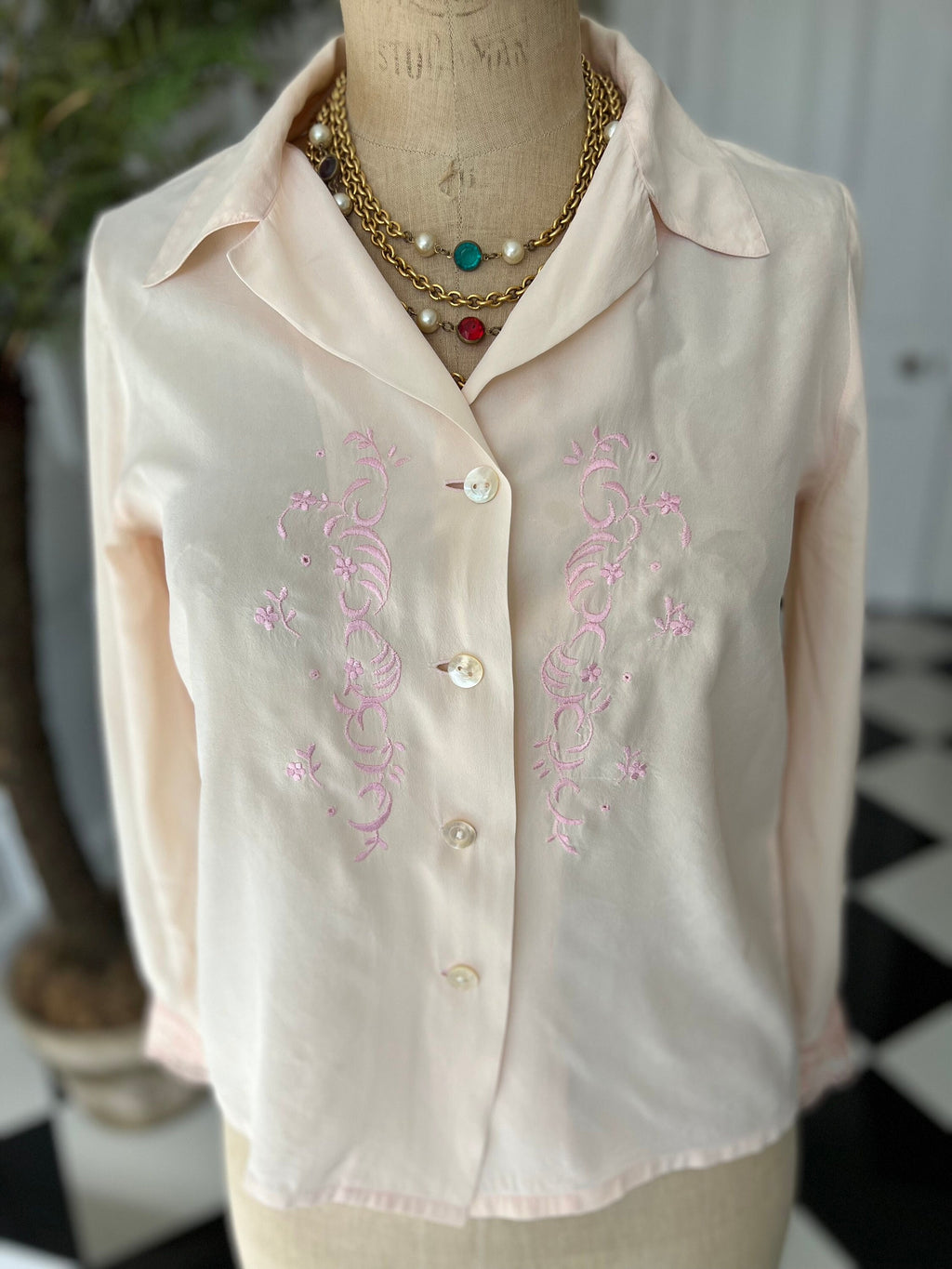 Vintage silk blouse from 1980s in light pink and lace