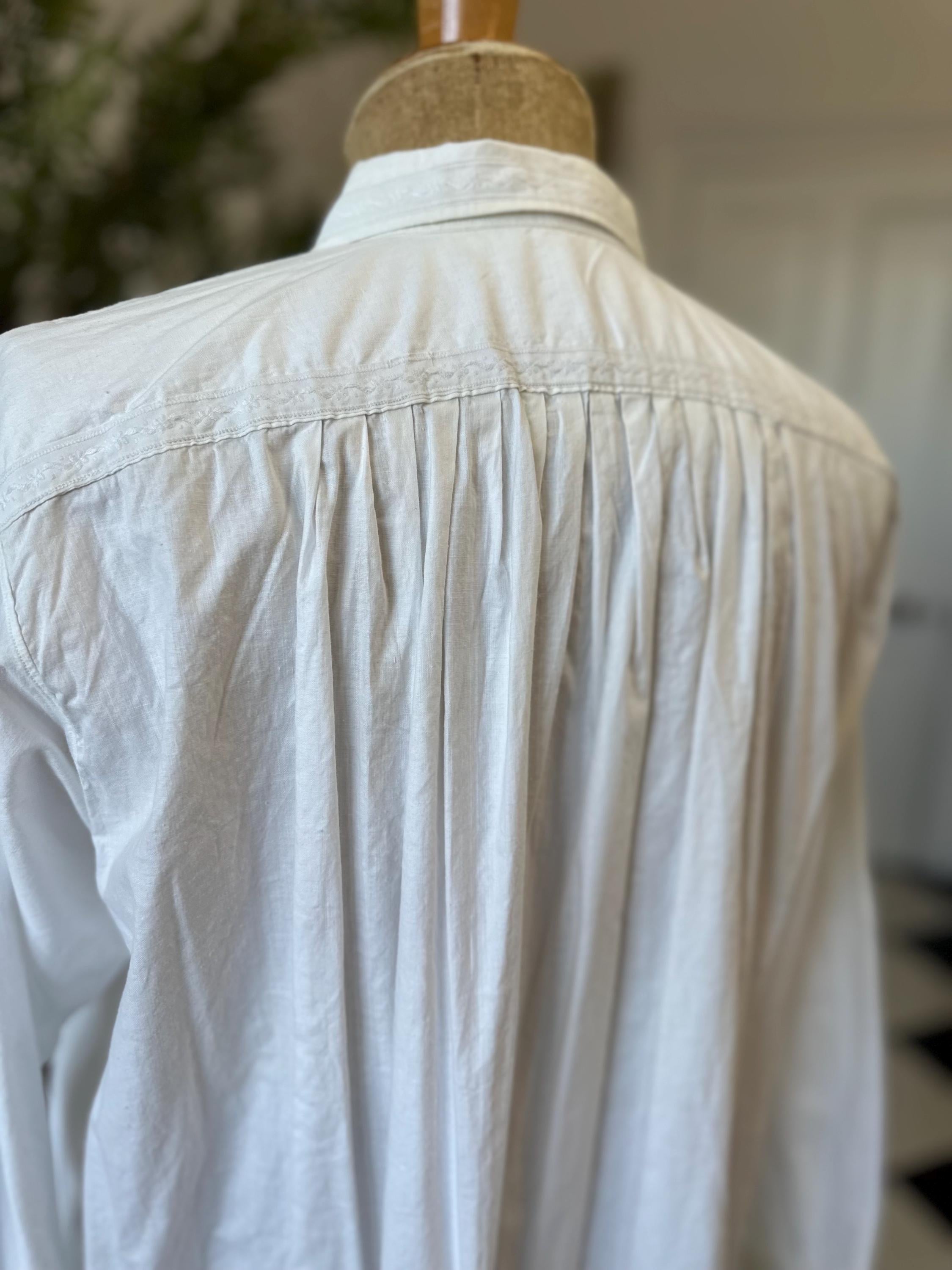 Victorian white long nightgown with long sleeve in smock style