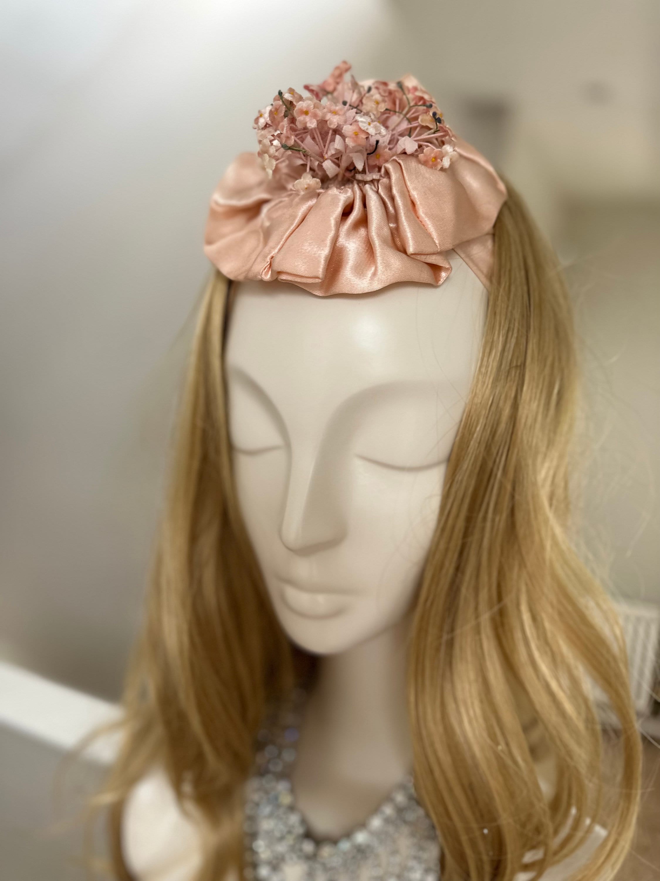 Vintage 1930s pink satin head band fasinator with tiny velvet flowers