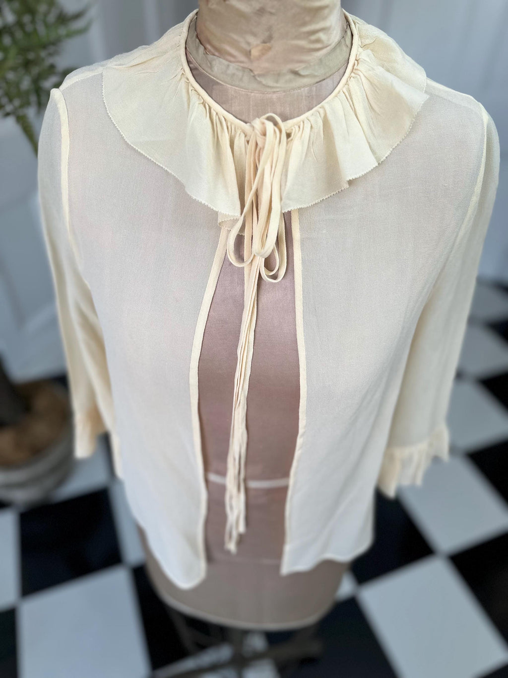 1930s Cream Silk crepe long sleeve bed jacket