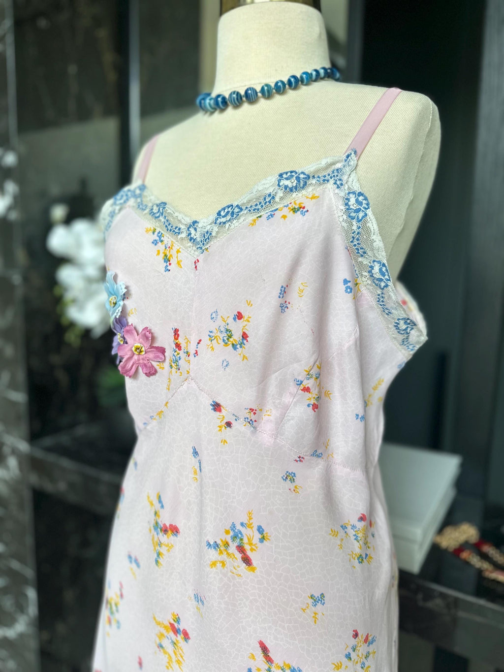 Antique 1930s Floral Slip – Authentic Art Deco Pink Daisy Print Gown with 3D Florals