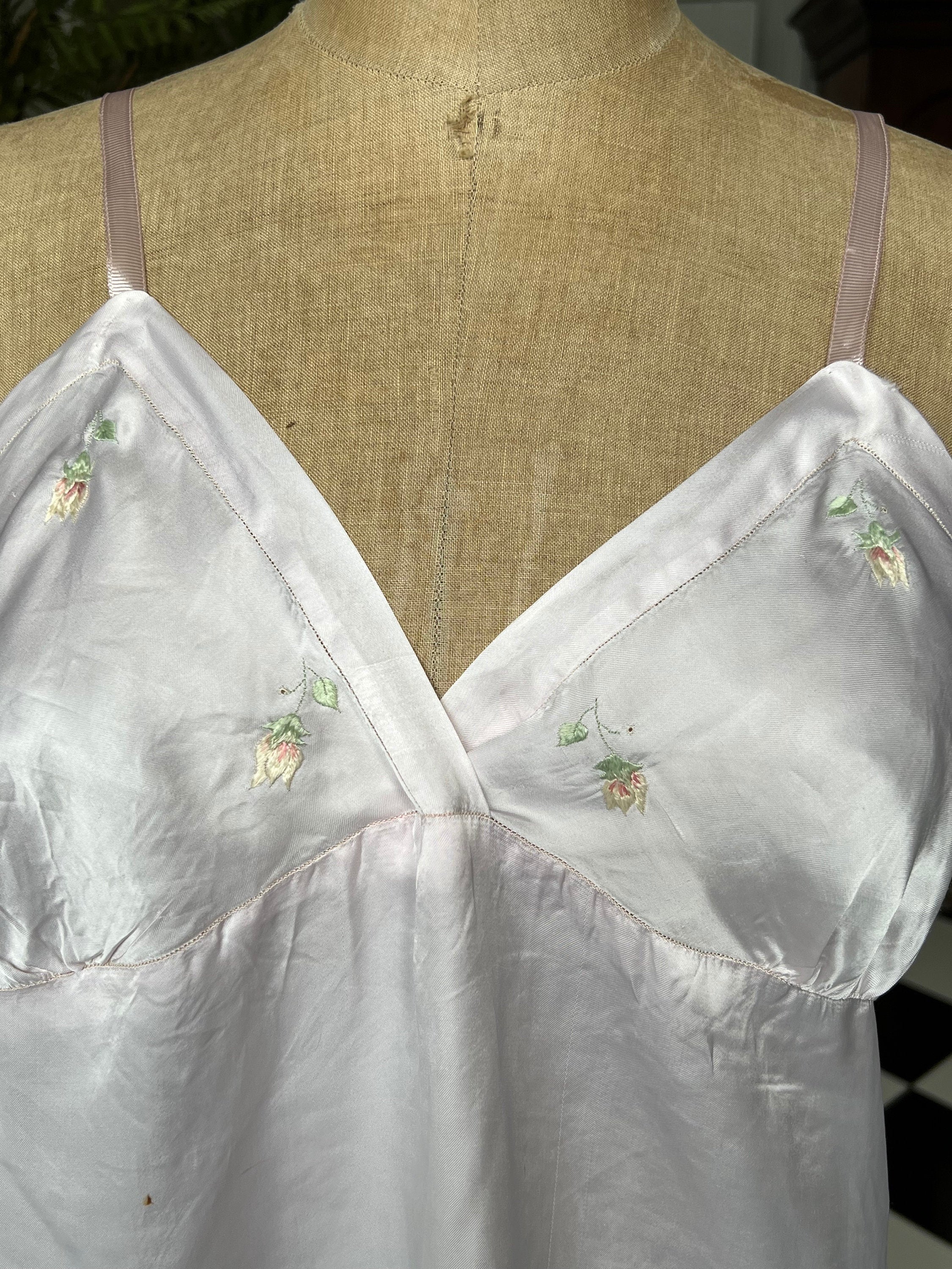 Vintage 1940 1950 pale lilac silky satin slip dress lingerie