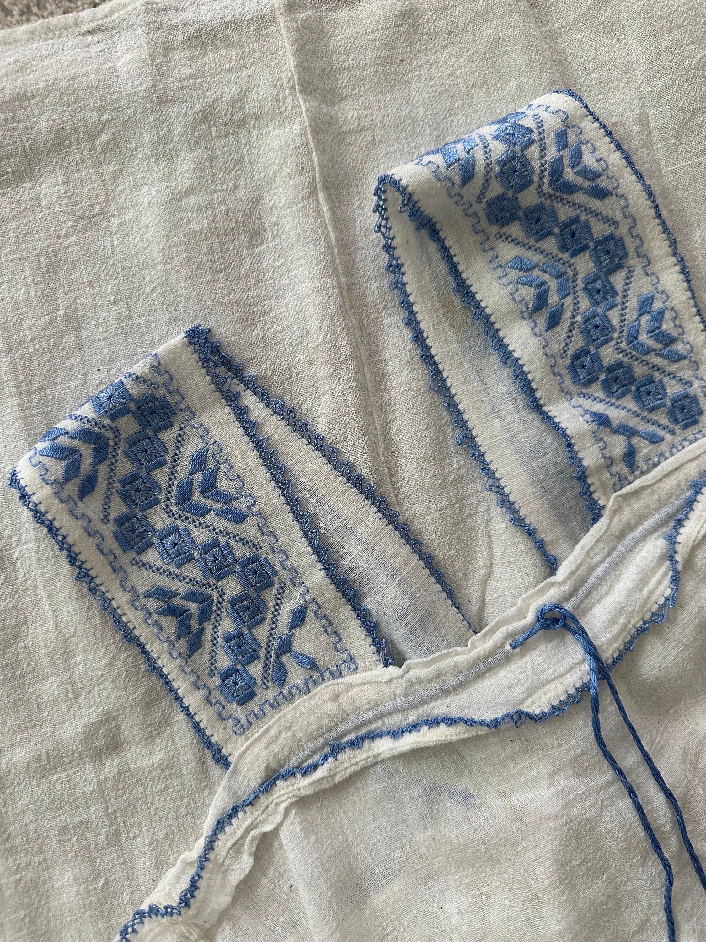 Vintage 1940s dress in hand loomed cotton with hand embroidery smock summer