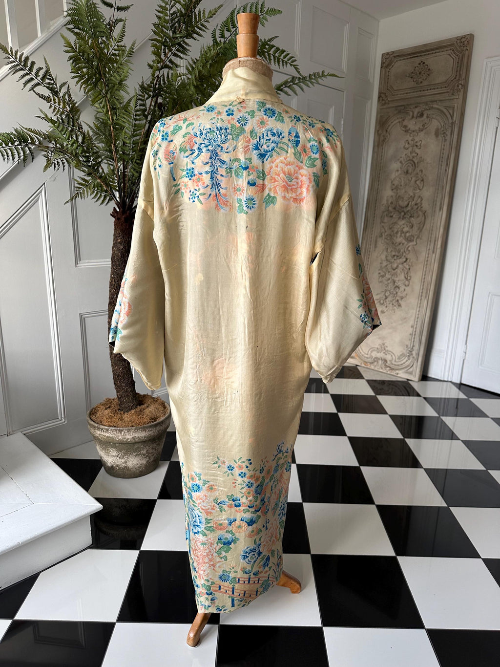 Antique 1920s reversible Japanese  hand embroidery kimono