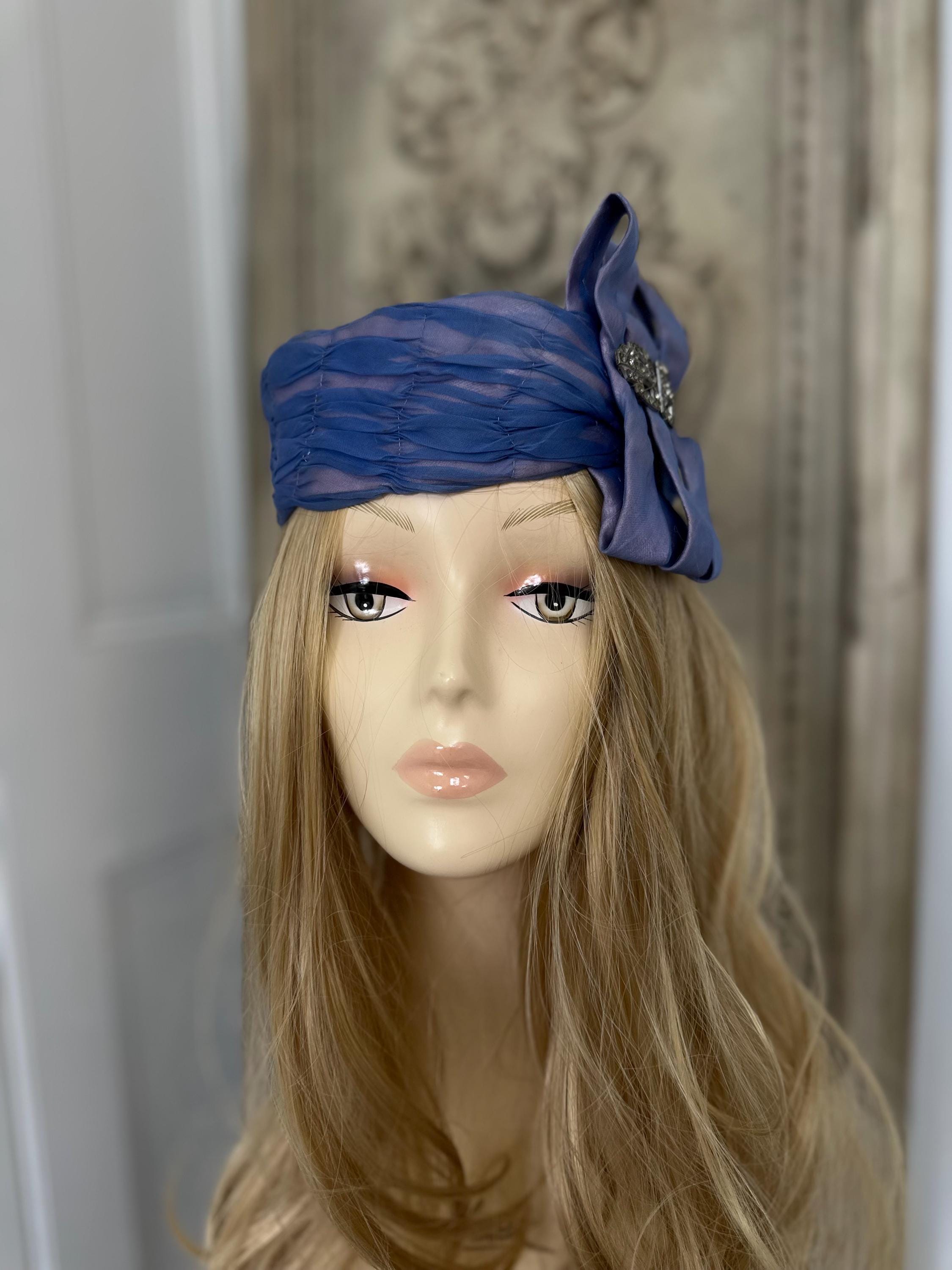1920s head mband with a brooch