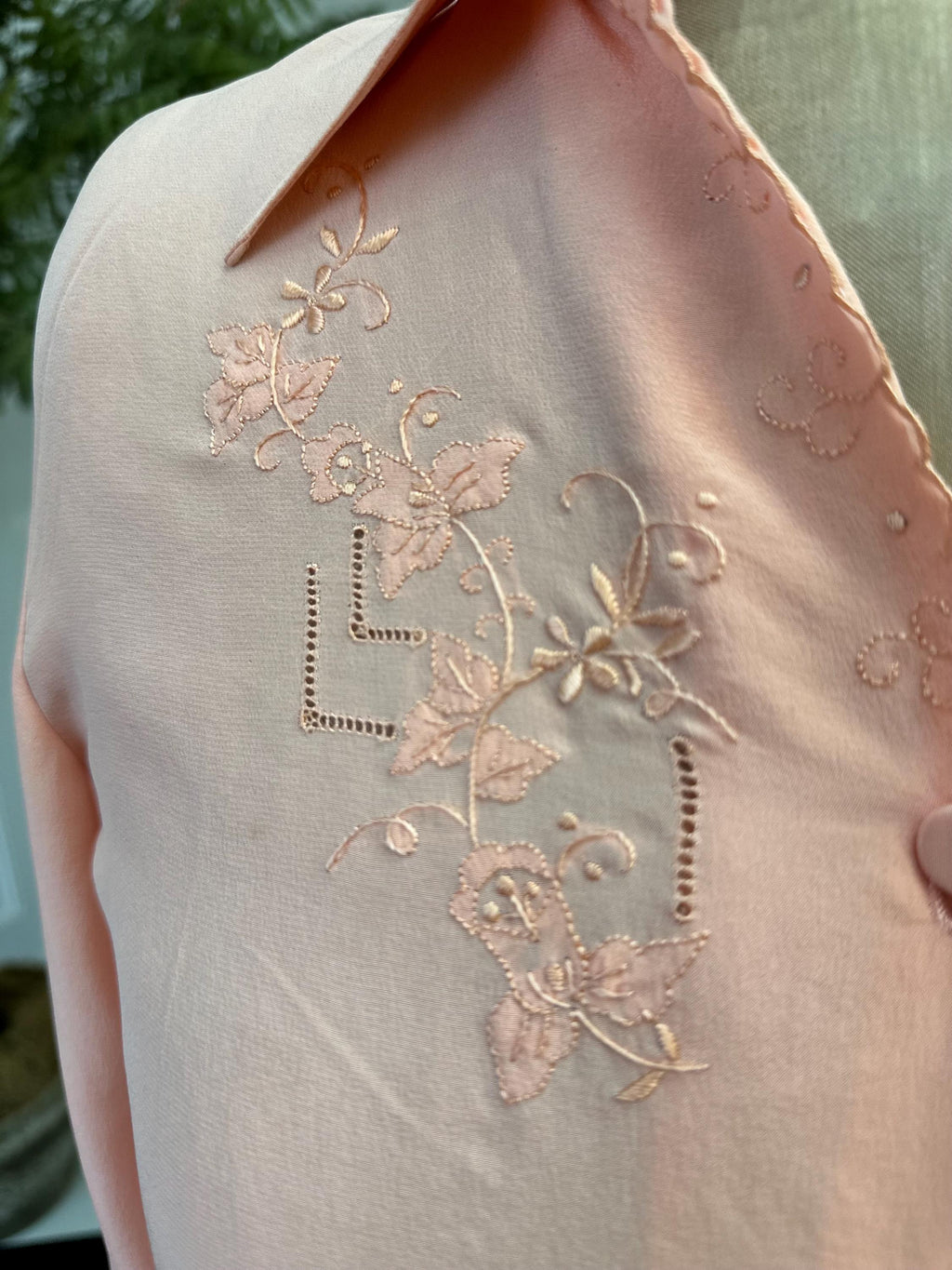 1940s Peachy pink silk blouse with hand embroidery details UK8