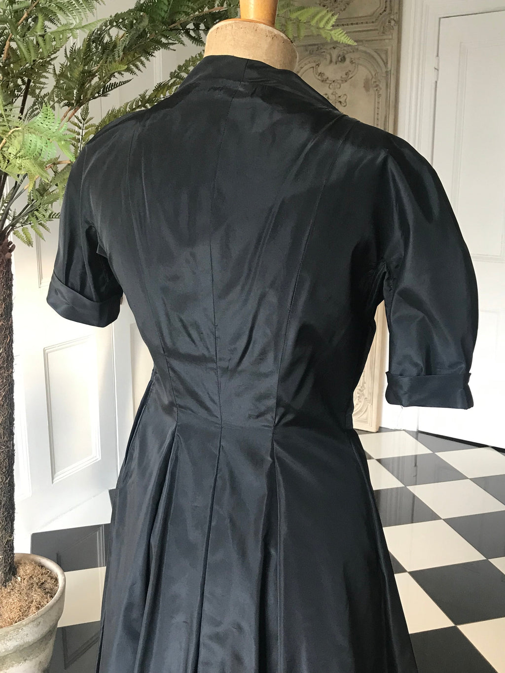 1950s Black Taffeta Cocktail Dress – Reich Original, Full Circle Skirt, Hollywood Regency Style