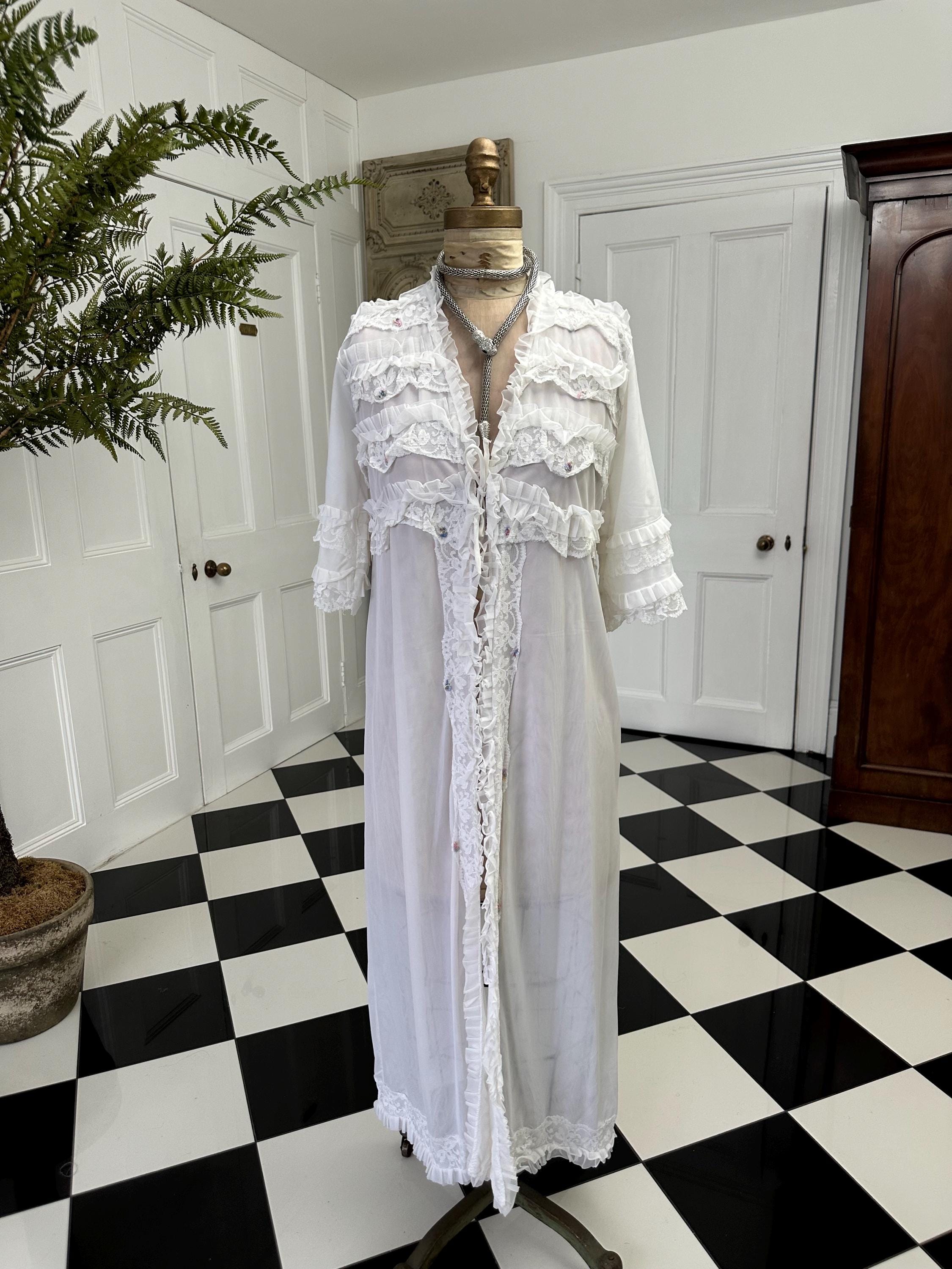 Vintage 1970s White Peignoir with Lace Ruffle and Floral Details