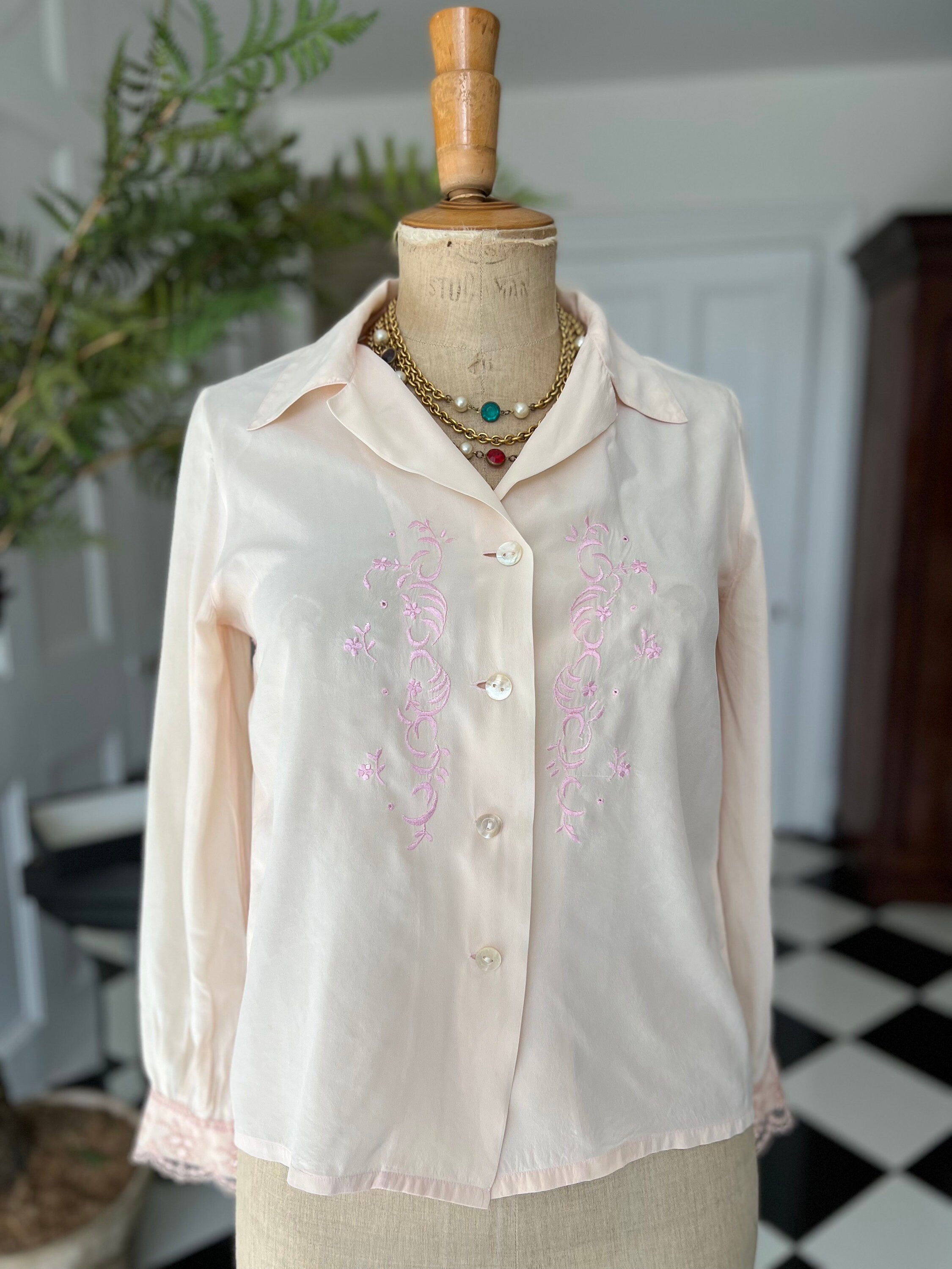 Vintage silk blouse from 1980s in light pink and lace