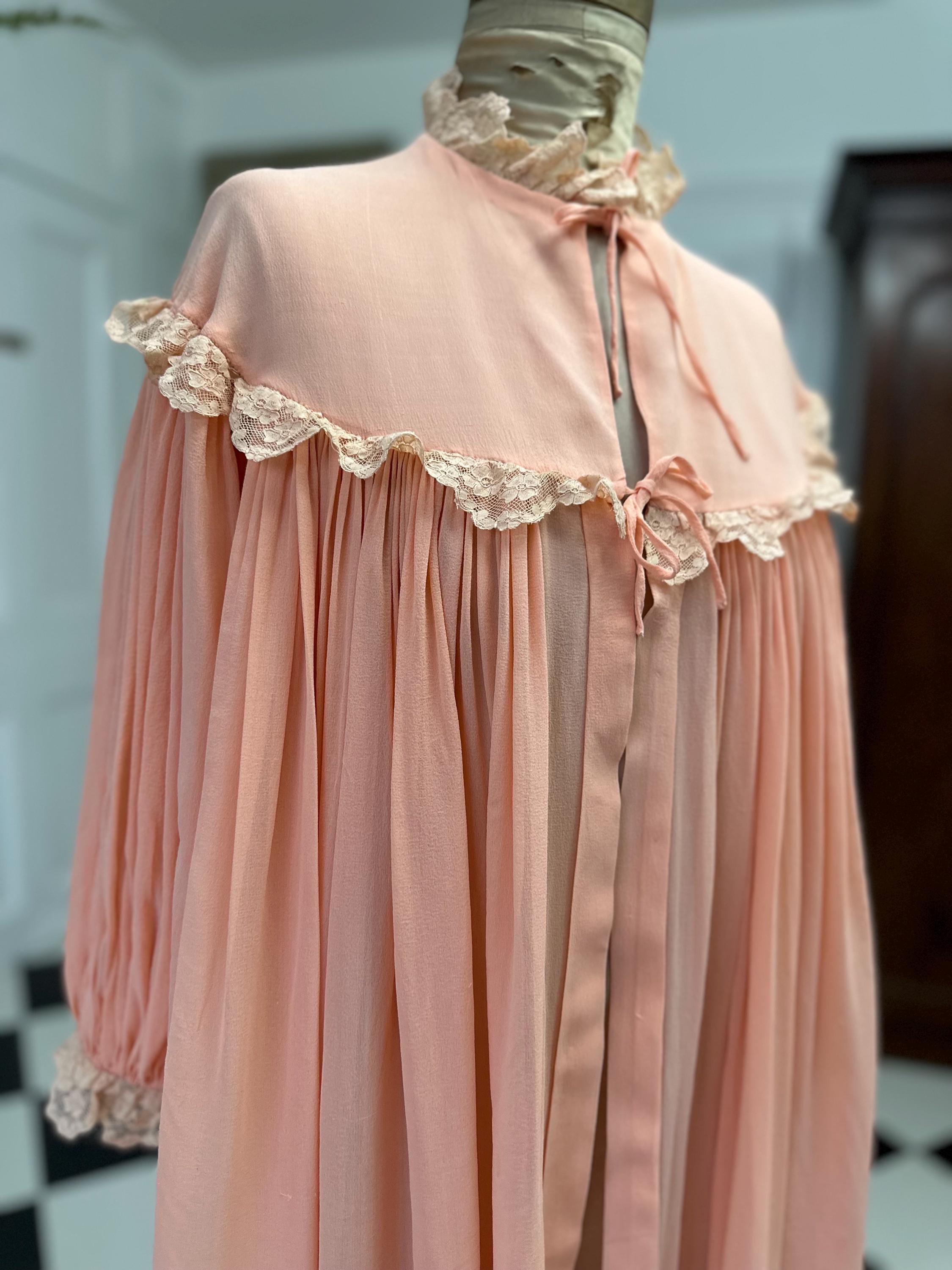 1940s Peach Silk Crepe Lace Robe – Smock Style Dressing Gown, Hollywood Glamour Lingerie
