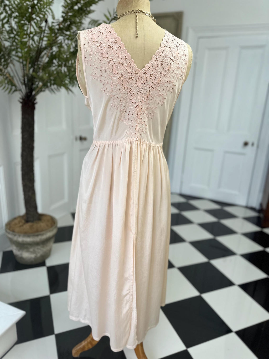 1940s 1950s Vintage romantic peach silky embroidery long slip