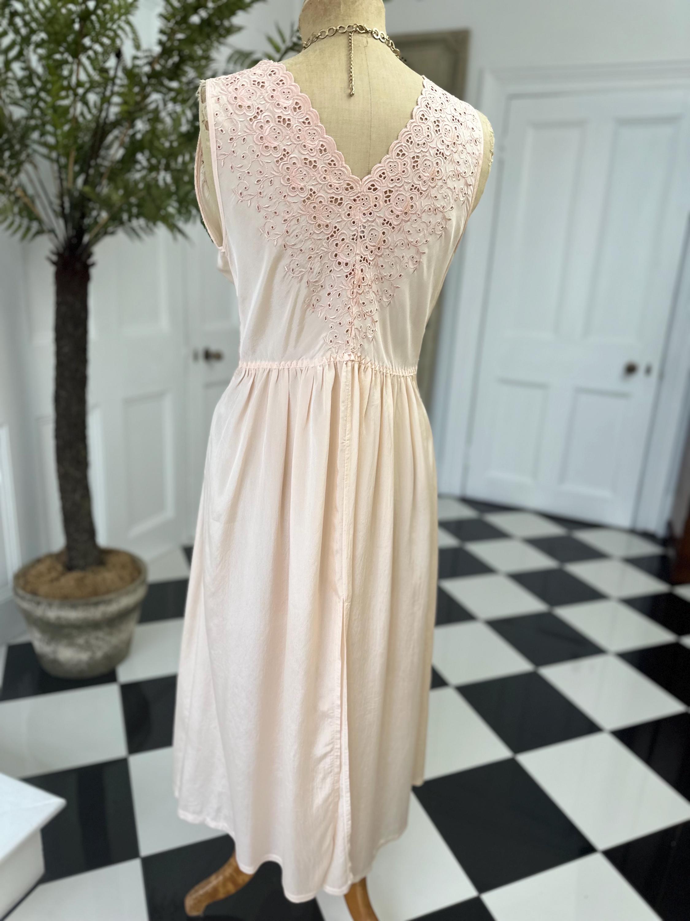 1940s 1950s Vintage romantic peach silky embroidery long slip