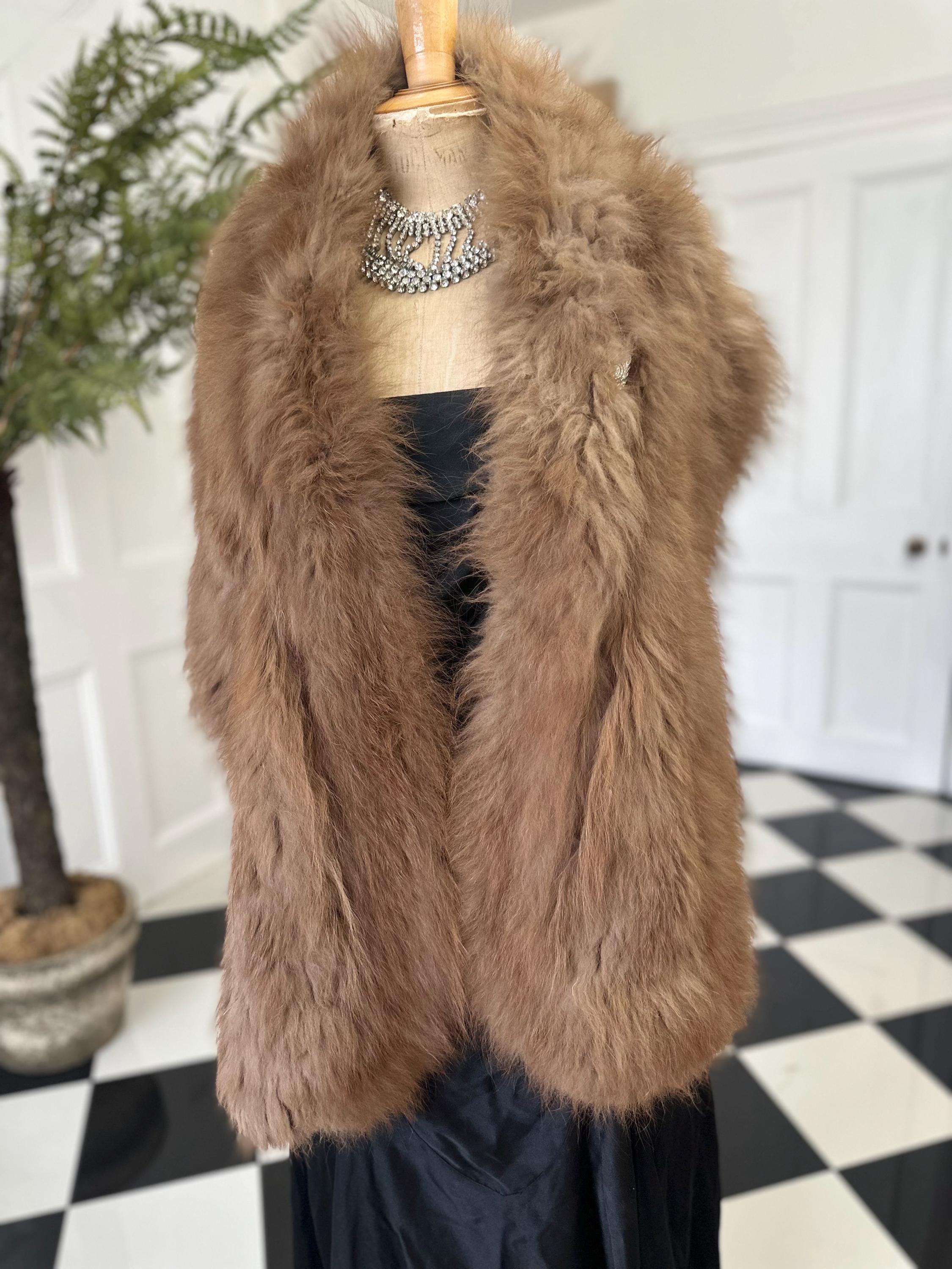 1940s Cream fur shrug with brooch
