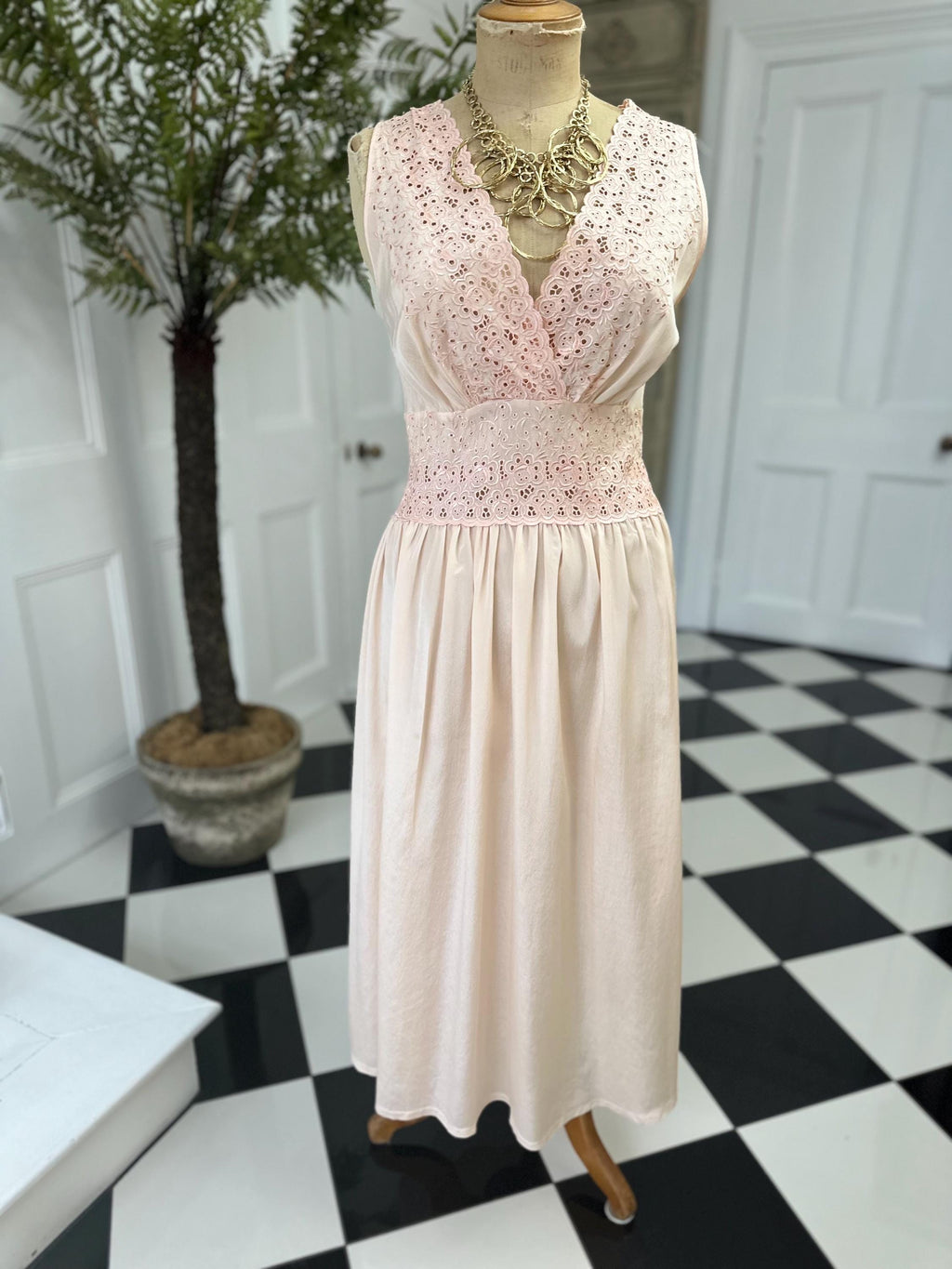 1940s 1950s Vintage romantic peach silky embroidery long slip