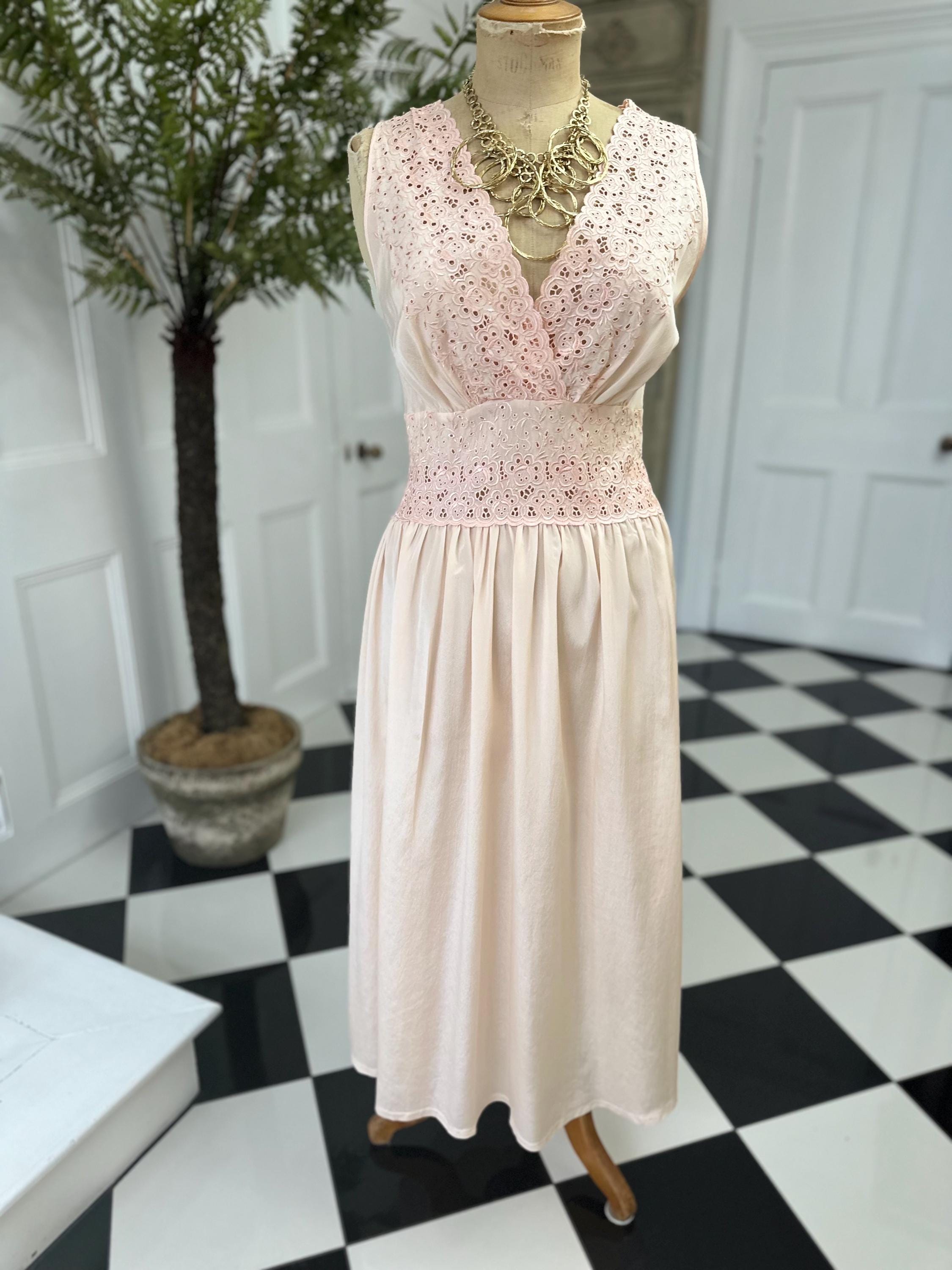 1940s 1950s Vintage romantic peach silky embroidery long slip