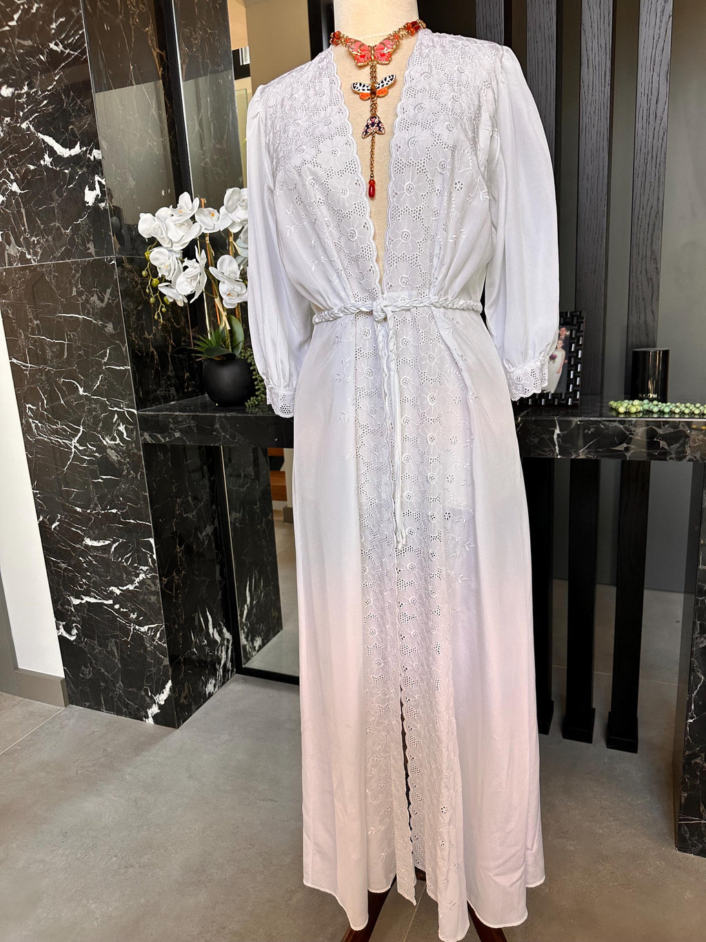 1970 vintage white peignoir dressing gown kimono