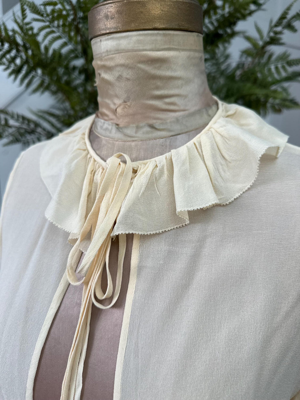 1930s Cream Silk crepe long sleeve bed jacket