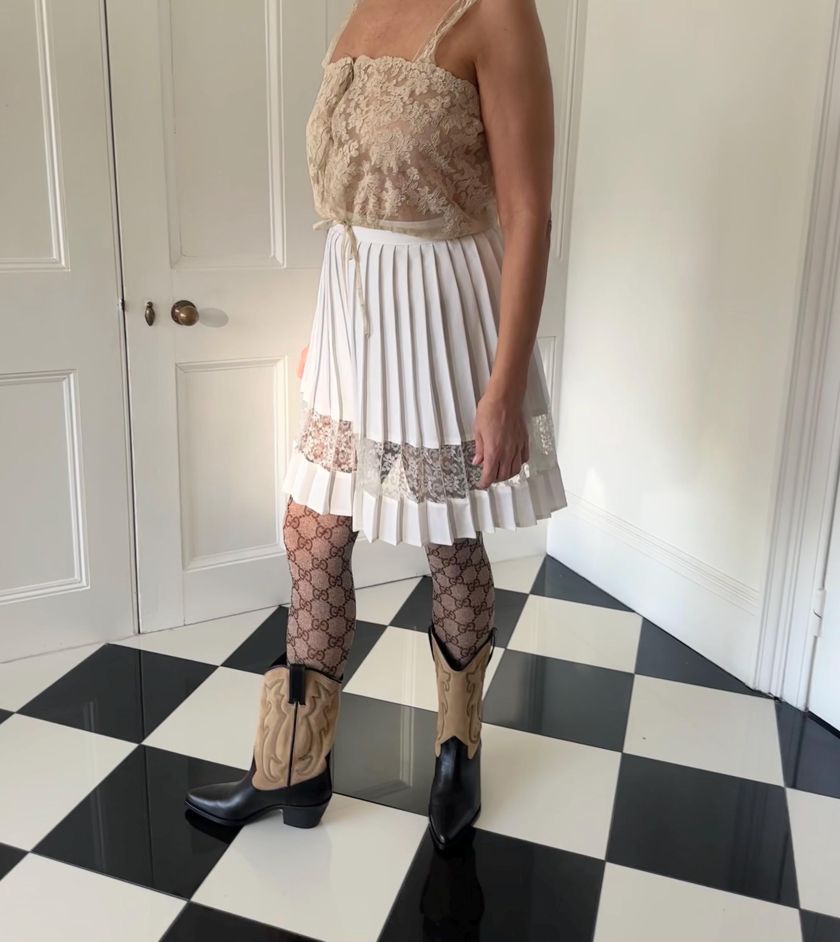 Vintage 1990s white pleated mini skirt with lace detailing