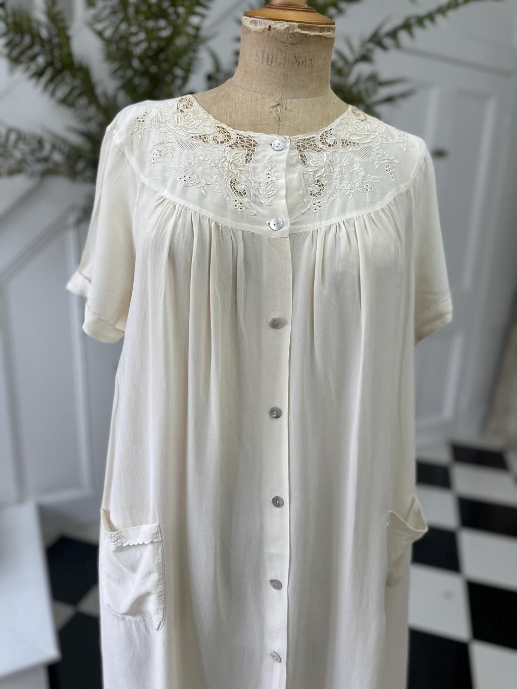 Vintage 1950s Cream Silk Housecoat with Hand Embroidery