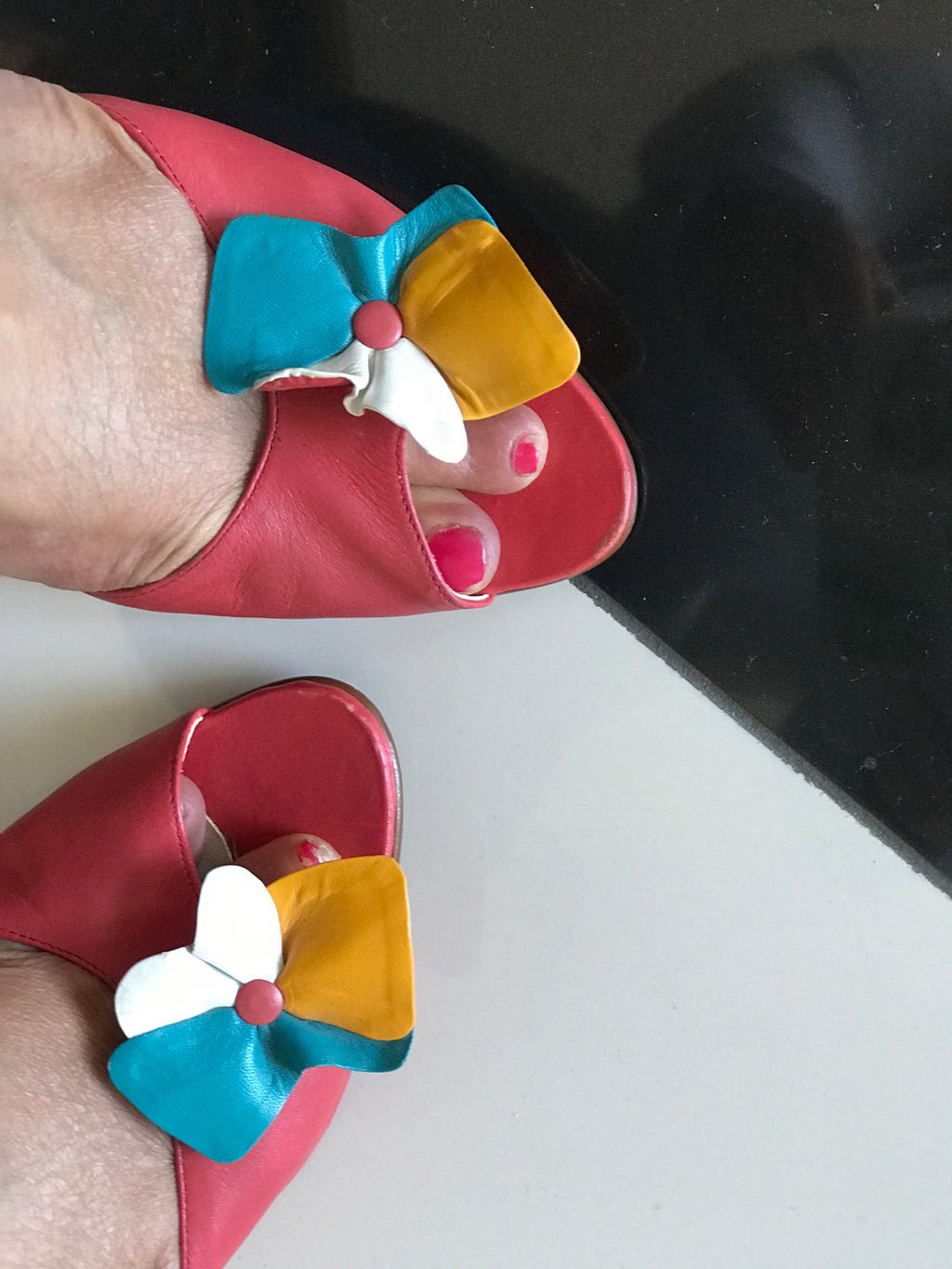Vintage 70s Red Leather Heeled Slippers with 3D Flower - UK 4 (37)